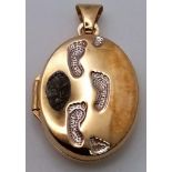 A 9K Yellow Gold Footprint Locket Pendant. 2.5cm. 1.2g weight.