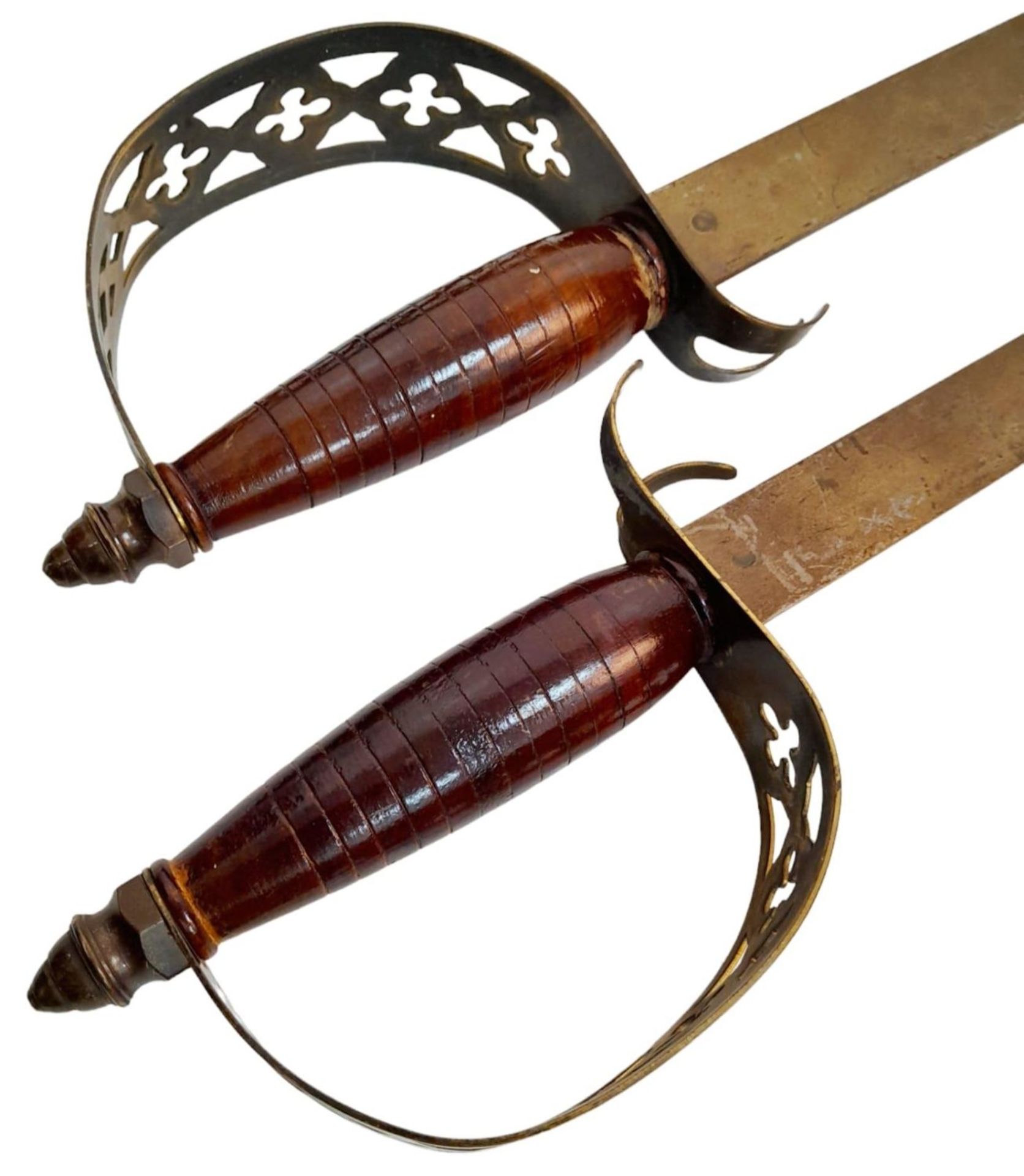 A Pair of Decorative Repro Dress Swords. 75cm - Bild 6 aus 6