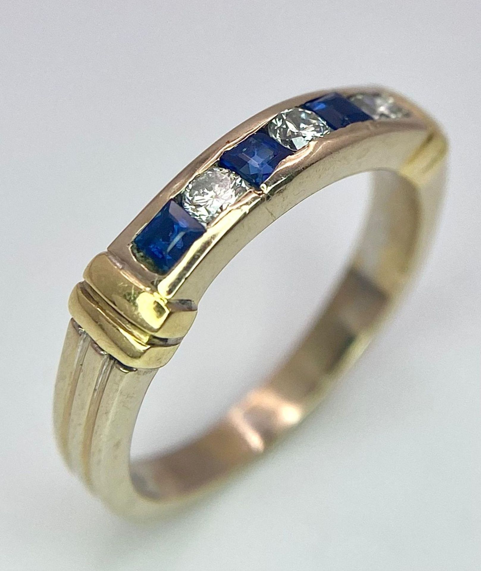 An 18 K yellow gold ring with alternating blue sapphires and diamonds. Size: K, weight: 3.2 g. - Image 7 of 13