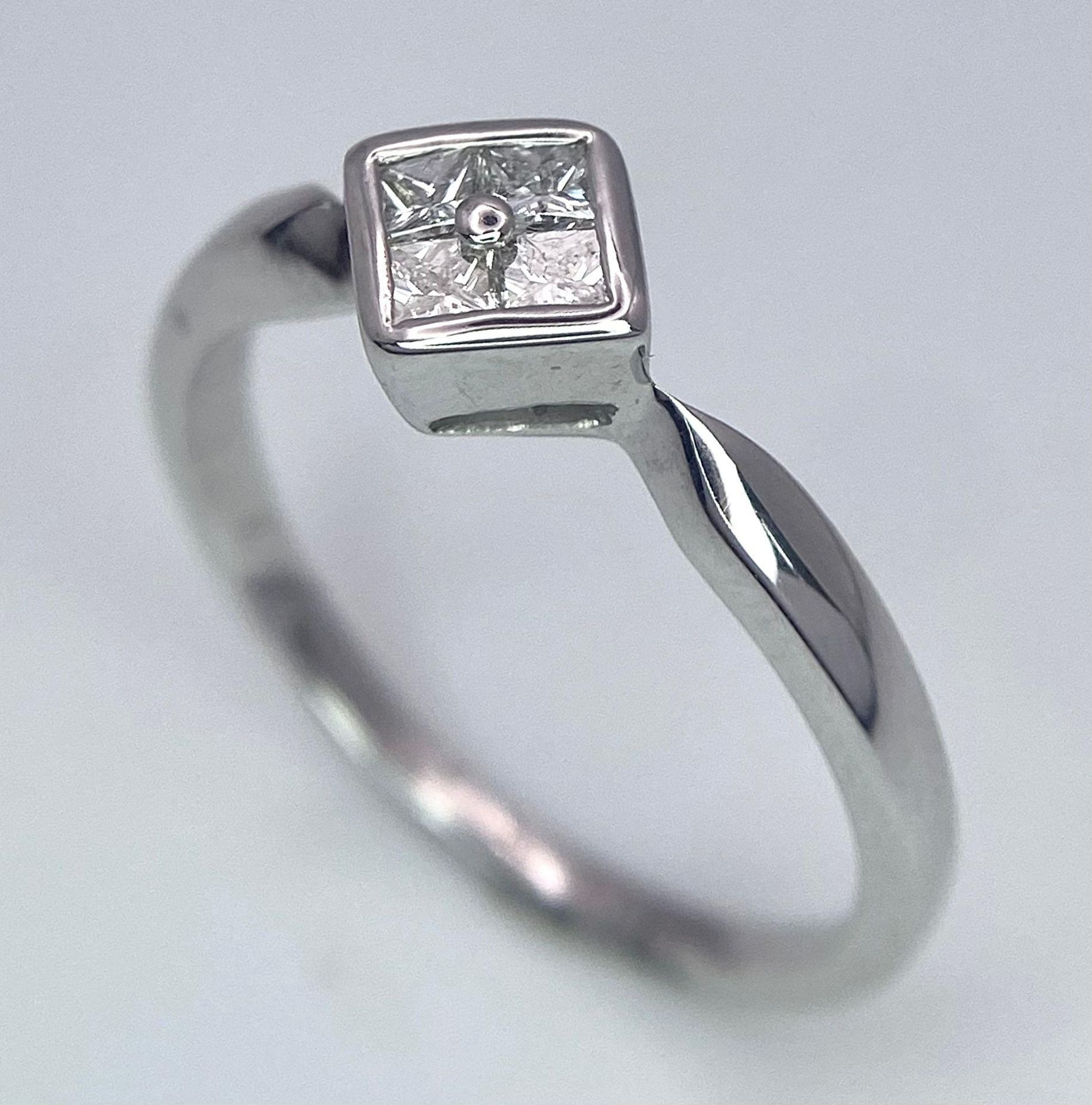 18K White Gold Diamond Cluster Ring, approx 0.20ct diamond weight, 2.8g total weight, size M 1/2