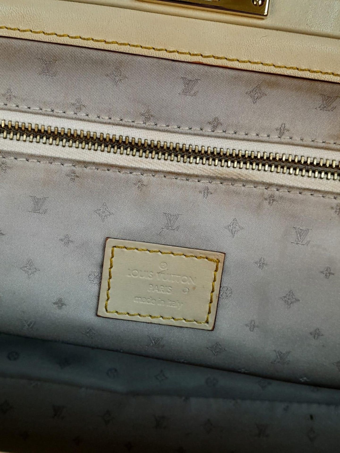 A Louis Vuitton Manhattan PM Suhali Leather Handbag. Soft white textured leather exterior with - Image 6 of 9