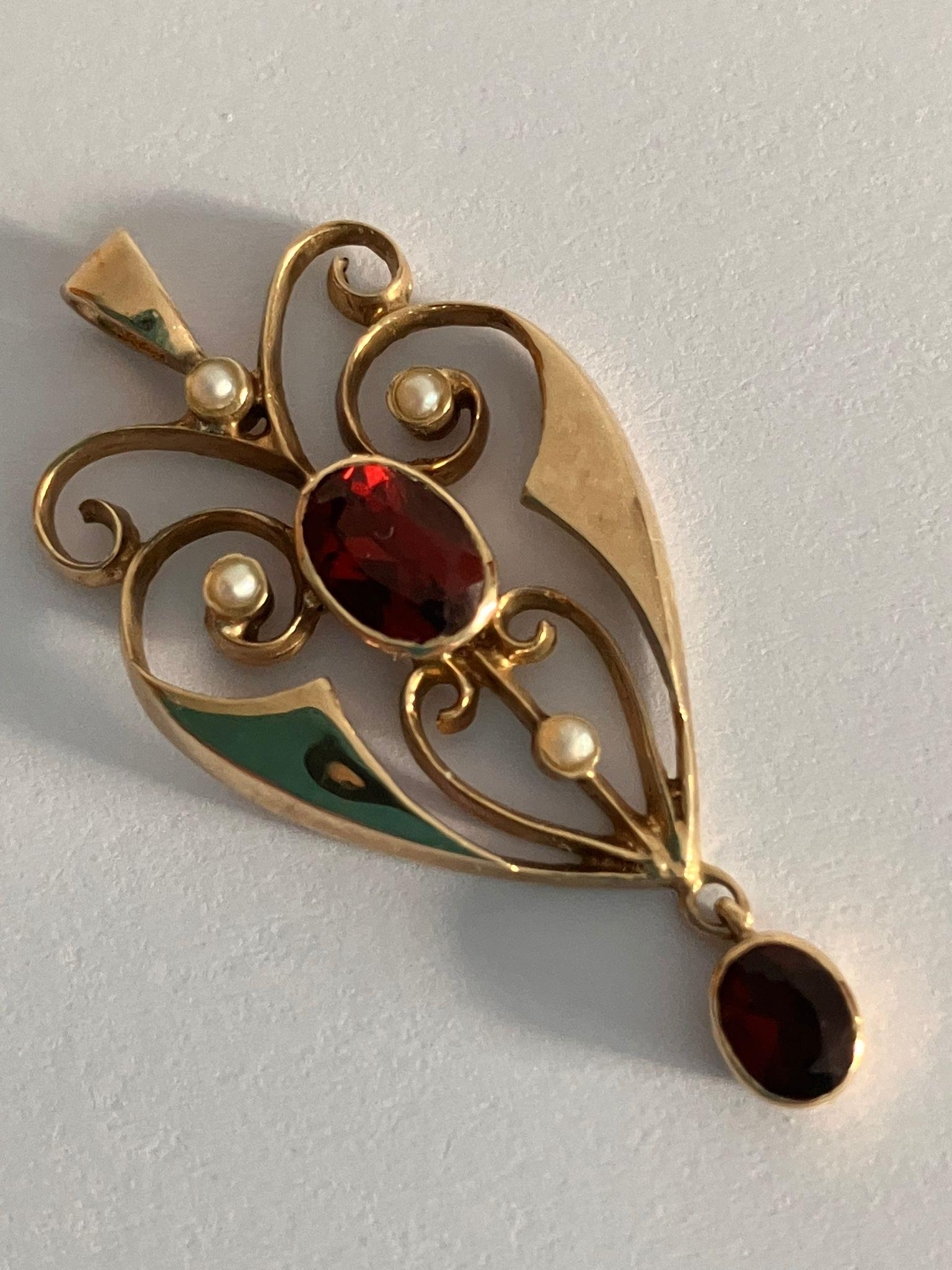 Vintage 9 carat GOLD EDWARDIAN STYLE PENDANT. Set with GARNETS and SEED PEARLS. 3.1 grams. 3.75 cm