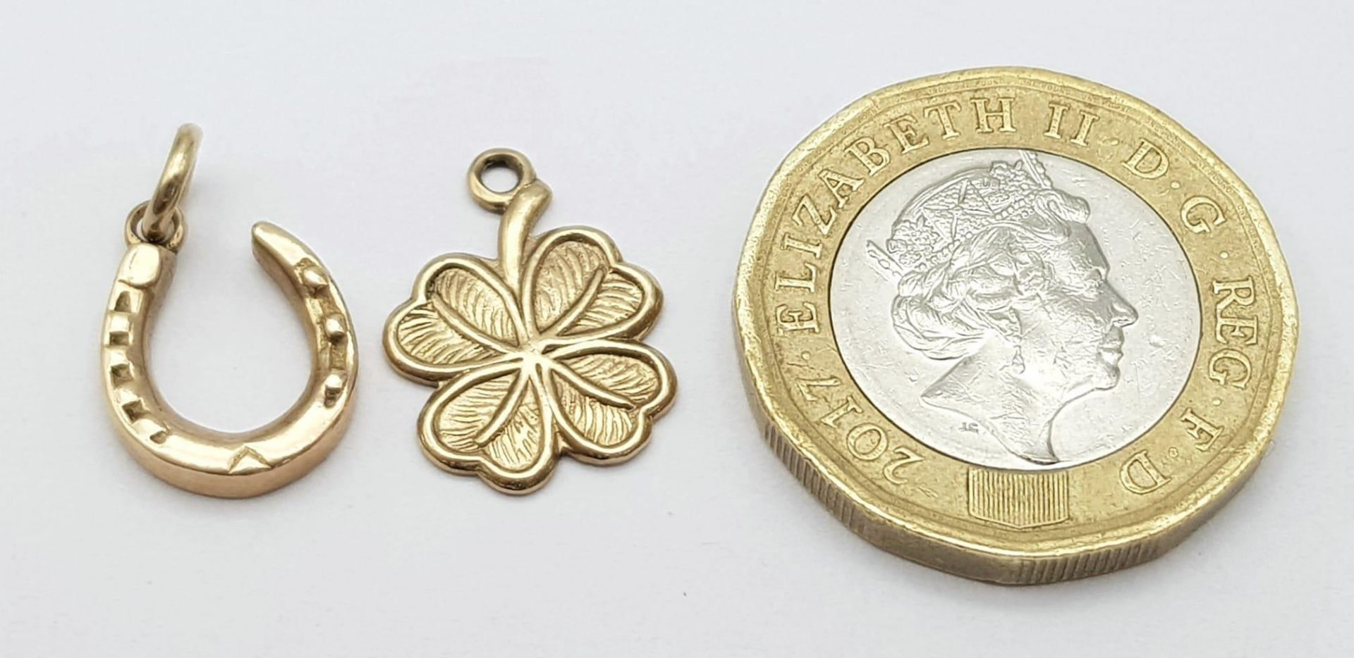 Two 9K Yellow Gold Lucky Pendants/Charms - Horseshoe and clover. 2.32g total weight. - Image 4 of 4