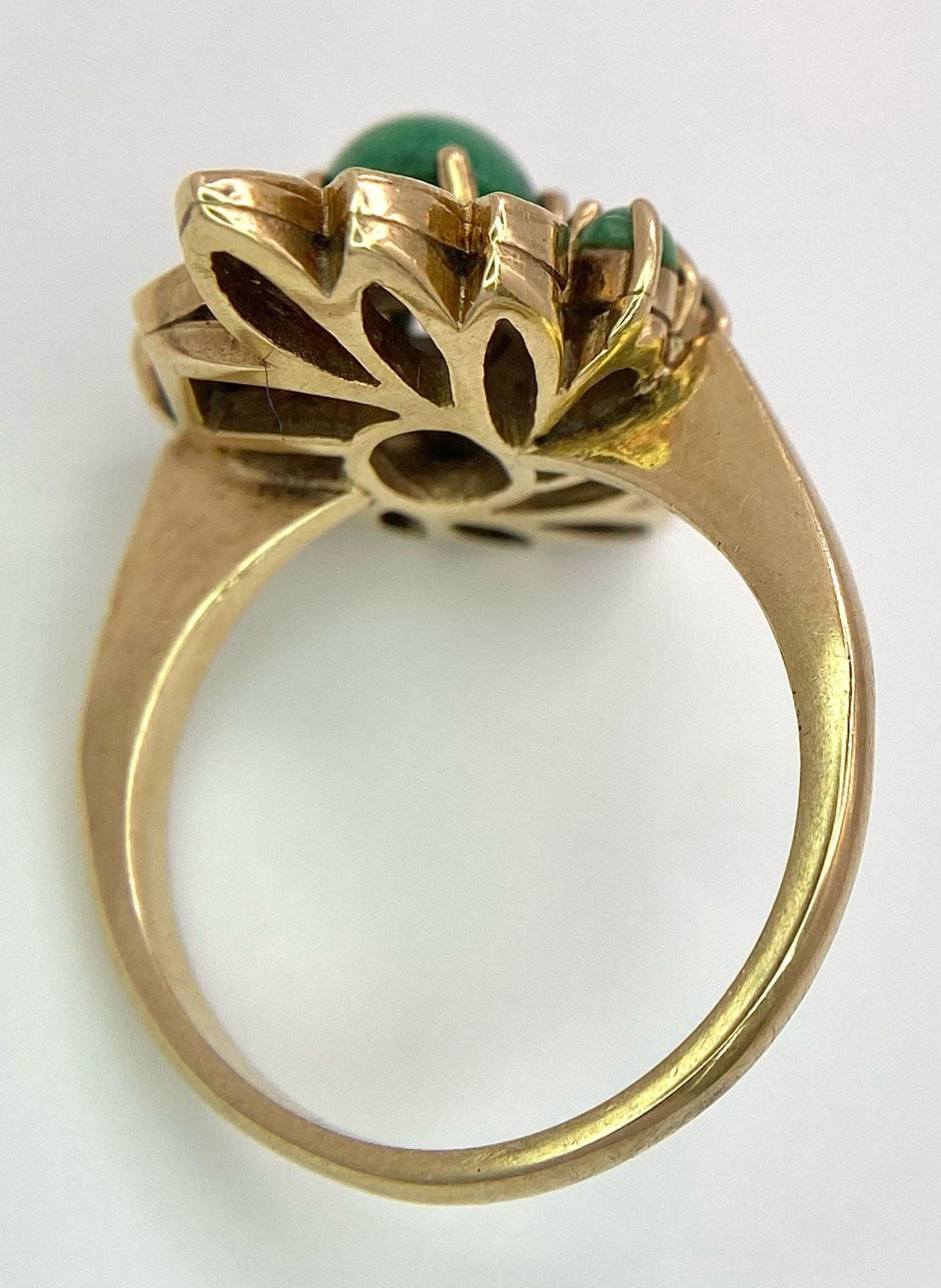 A VINTAGE 9K GOLD RING DECORATED WITH TUQUOISE AND SEED PEARLS 5gms size L - Image 8 of 11