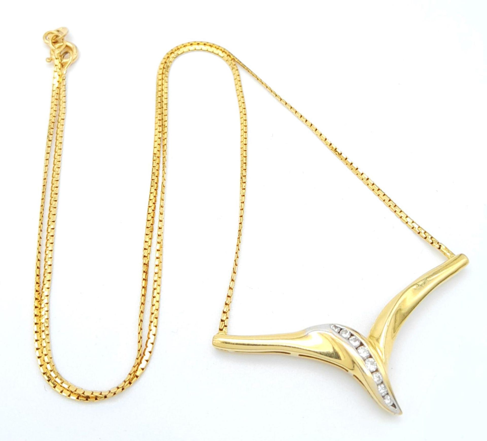 An 18K Yellow Gold Necklace with Attached 18K and Diamond Chevron Pendant. 40cm. 6.3g - Image 3 of 6