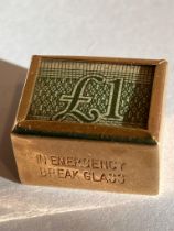 Vintage 9 carat GOLD CHARM Consisting a folded (£1) pound note in a windowed 9 carat GOLD case. Full