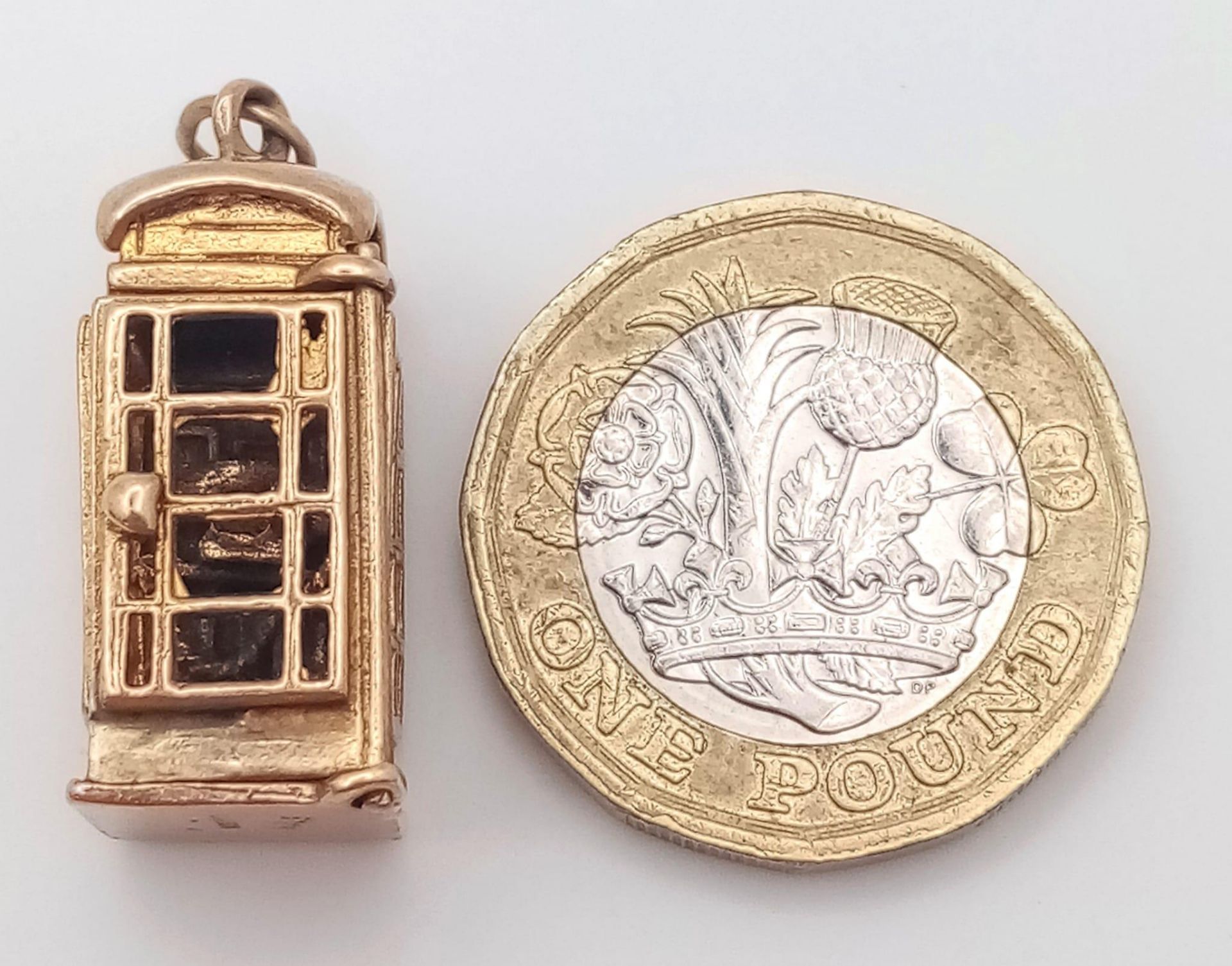 A 9K GOLD TELEPHONE BOX CHARM . 7.1gms - Image 4 of 5