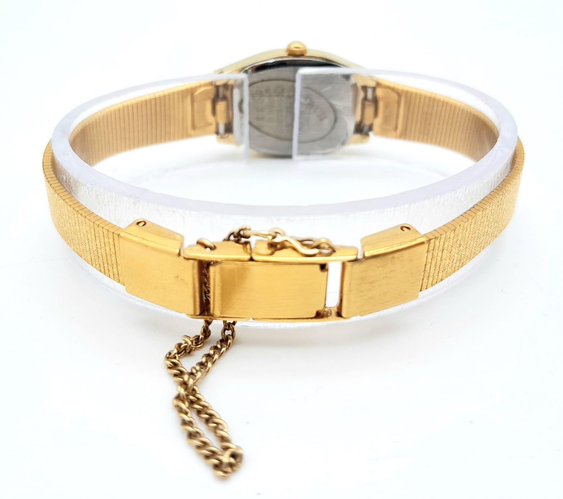 A Vintage Gold Plated Seiko Quartz Ladies Watch. Gold plated bracelet and case - 14mm. Black dial. - Bild 4 aus 6