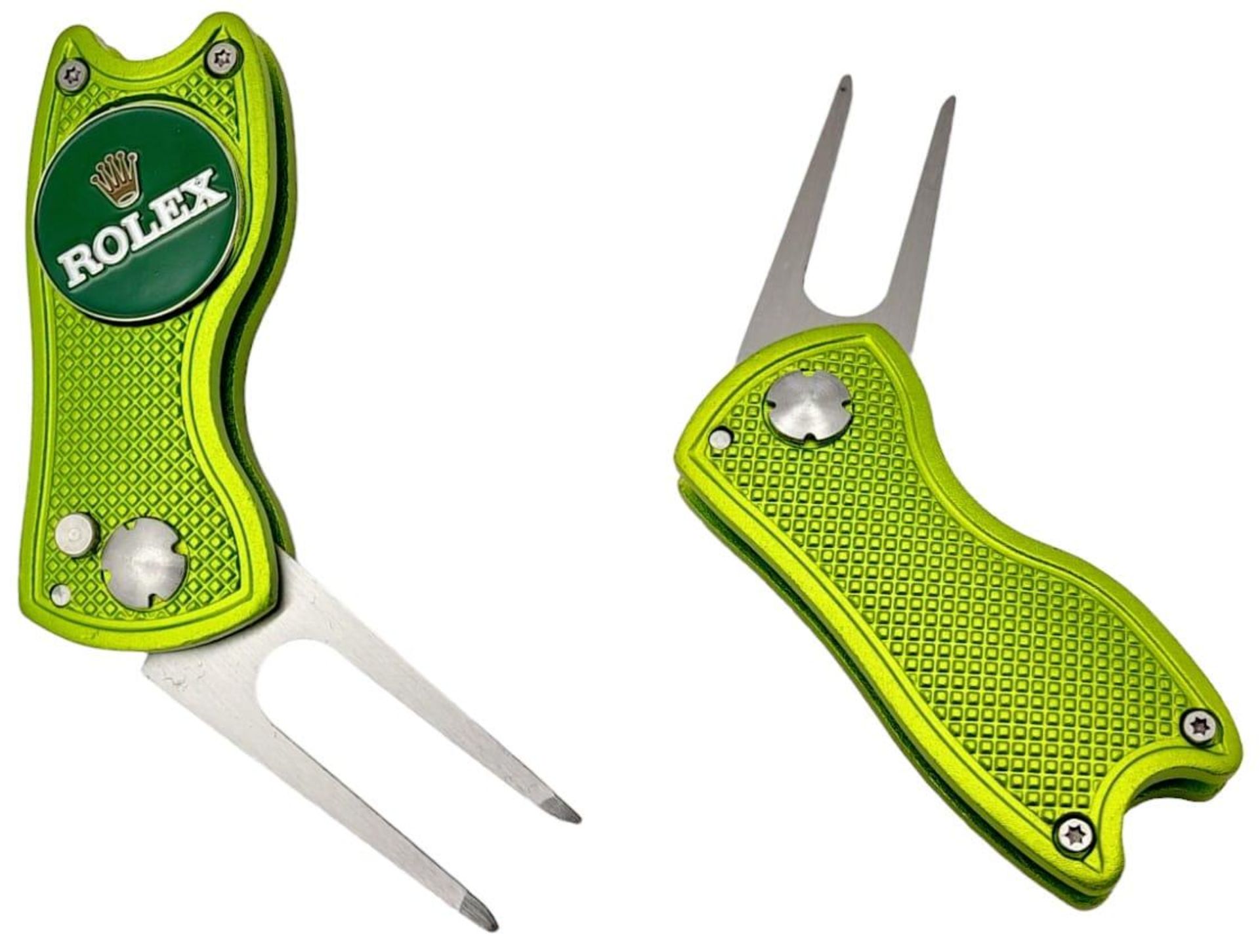 A Rolex Branded Golf Putting Green Divot Repair Tool with Removable Rolex Branded Ball Markers. - Bild 3 aus 5