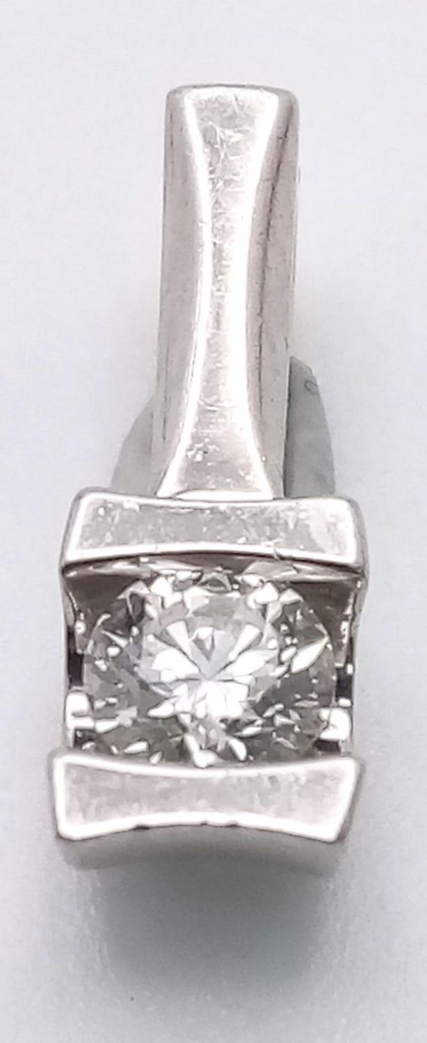 A SPARKLING 18K PLATINUM DIAMOND SOLITAIRE DROP PENDANT, WITH APPROX 0.24CT ROUND BRILLIANT CUT - Image 5 of 8