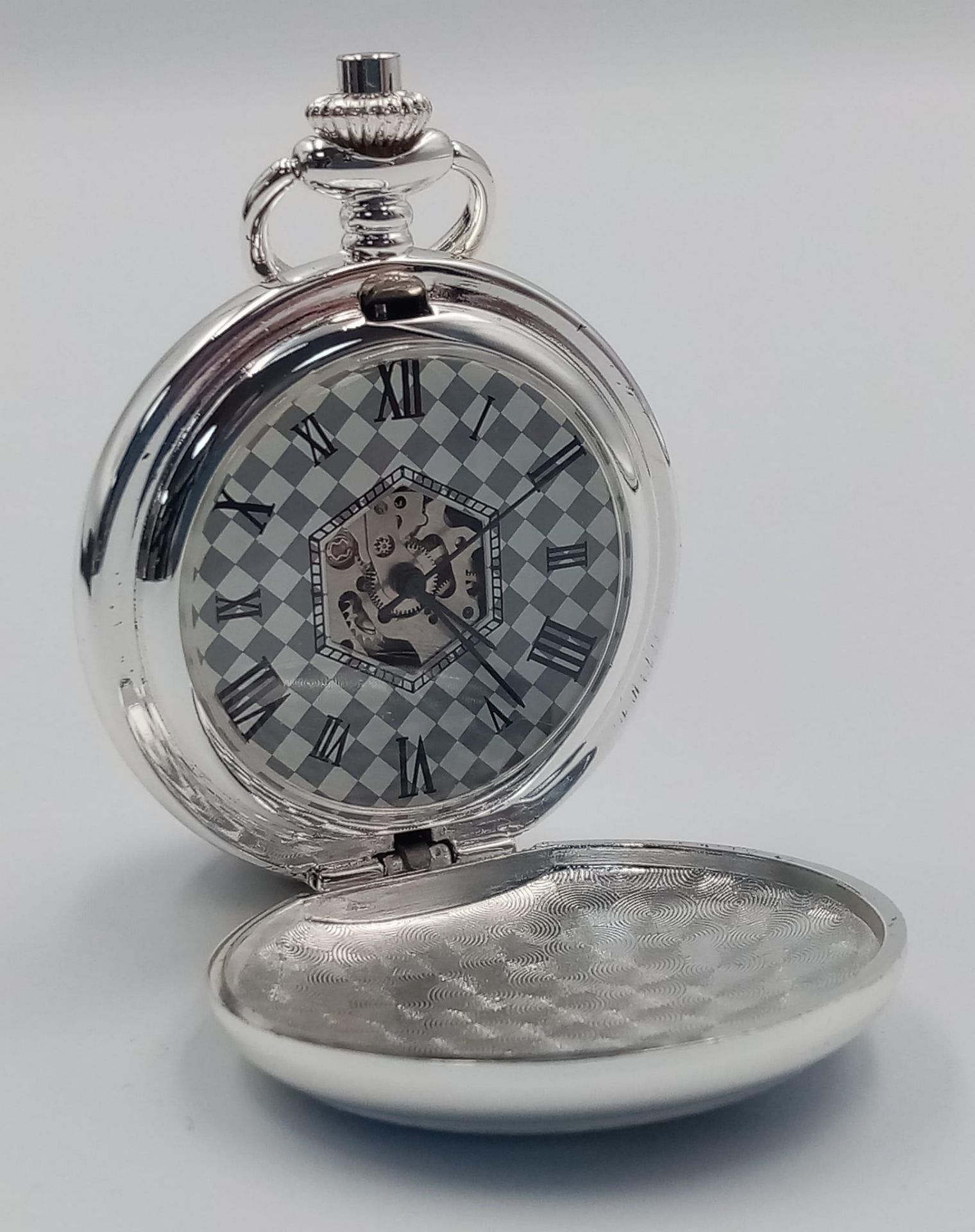 A Manual Wind Silver Plated Pocket Watch Detailing the Steam Train ‘The Scottish Horse-1927-1964’, - Bild 4 aus 9