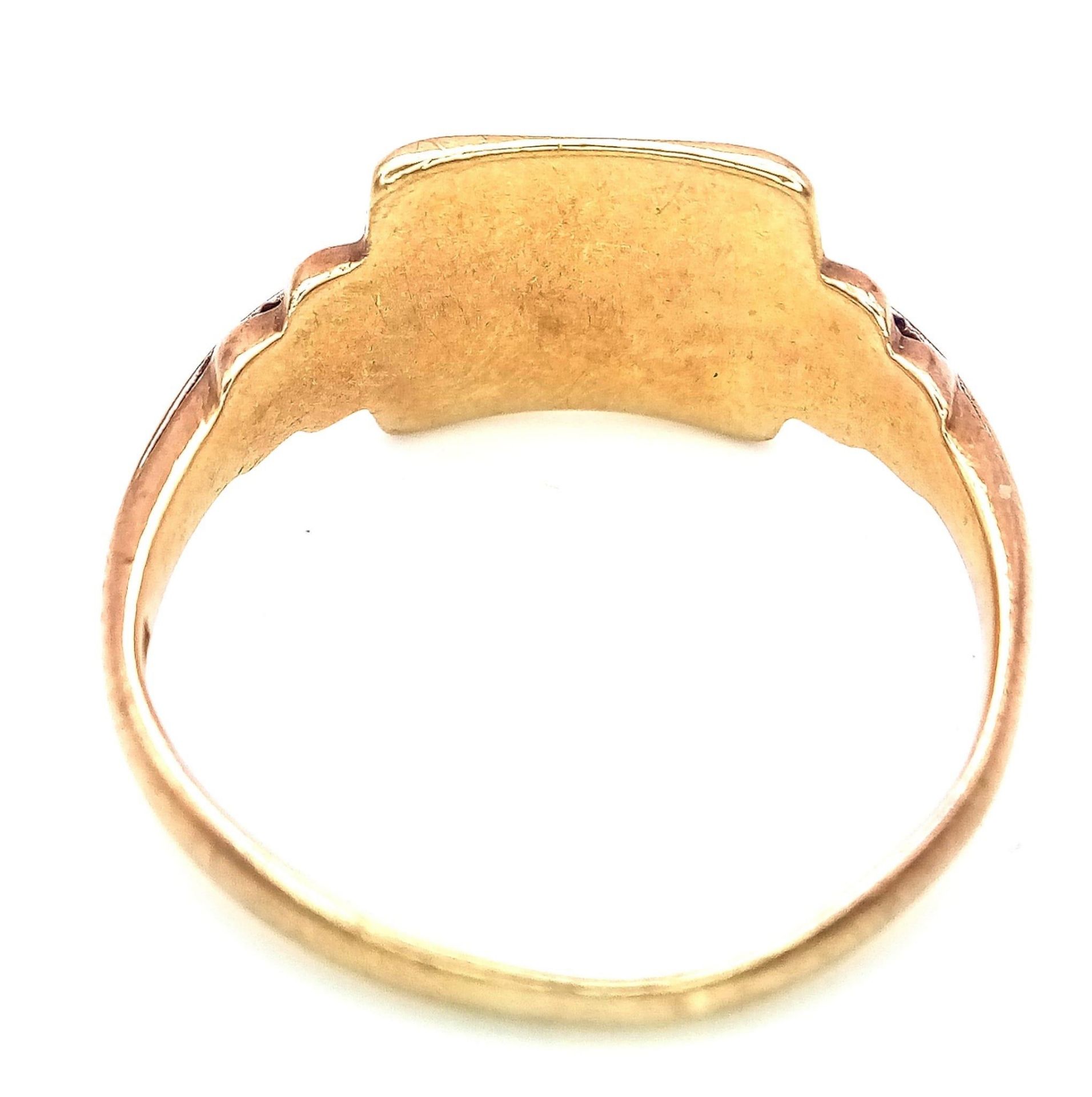 A Vintage 9K Yellow Gold Signet Ring. Size S. 3.7g weight. - Image 4 of 6