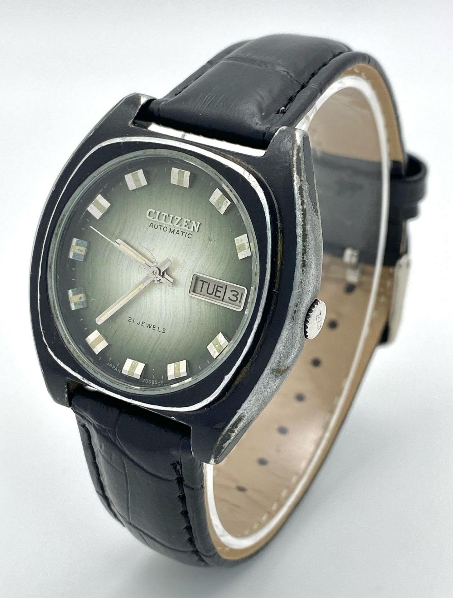 A Vintage Citizen 21 Jewels Automatic Gents Watch. Black leather strap. Black stainless steel case -