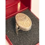 Antique SILVER ‘POISON’ RING. Having attractive scroll and leaf design. Top opens to reveal secret