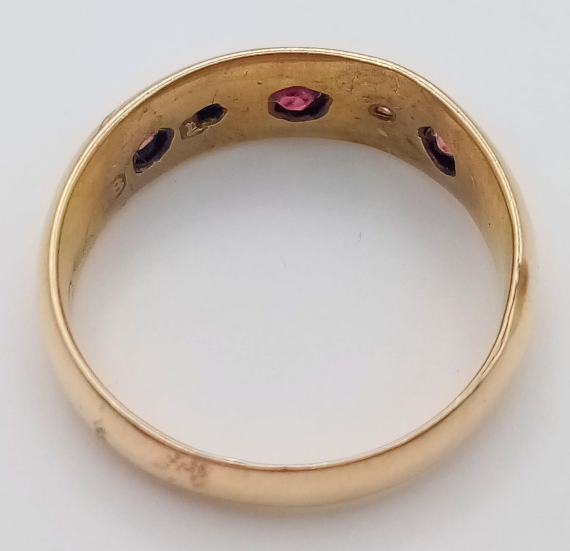 A VINTAGE 18K YELLOW GOLD DIAMOND & RUBY 5 STONE RING (one stone missing). 2.3G. SIZE N. - Image 3 of 4
