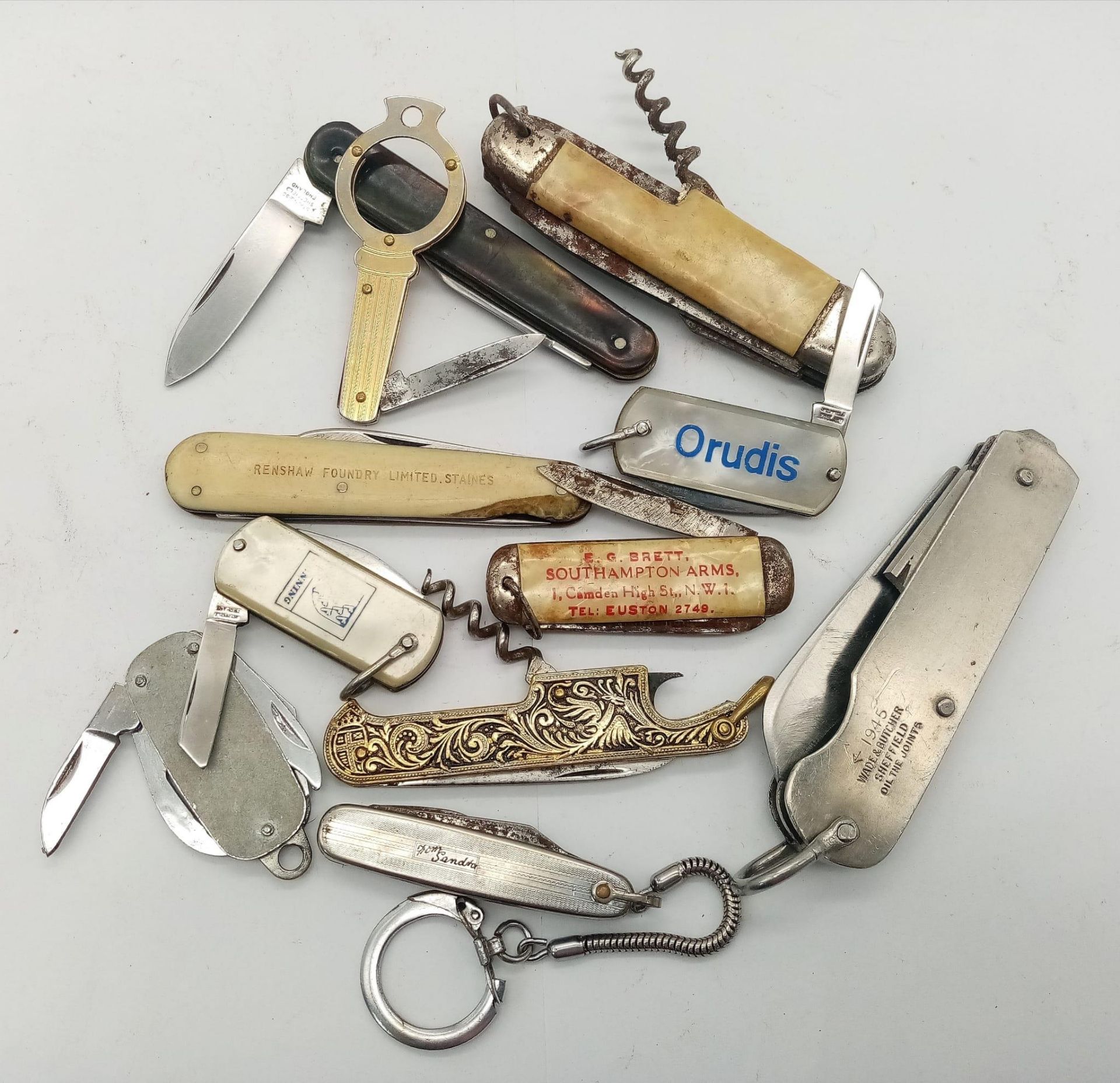 A large group of folding knives, some antique, some modern, some with tools etc. UK Mainland Sales - Image 2 of 4