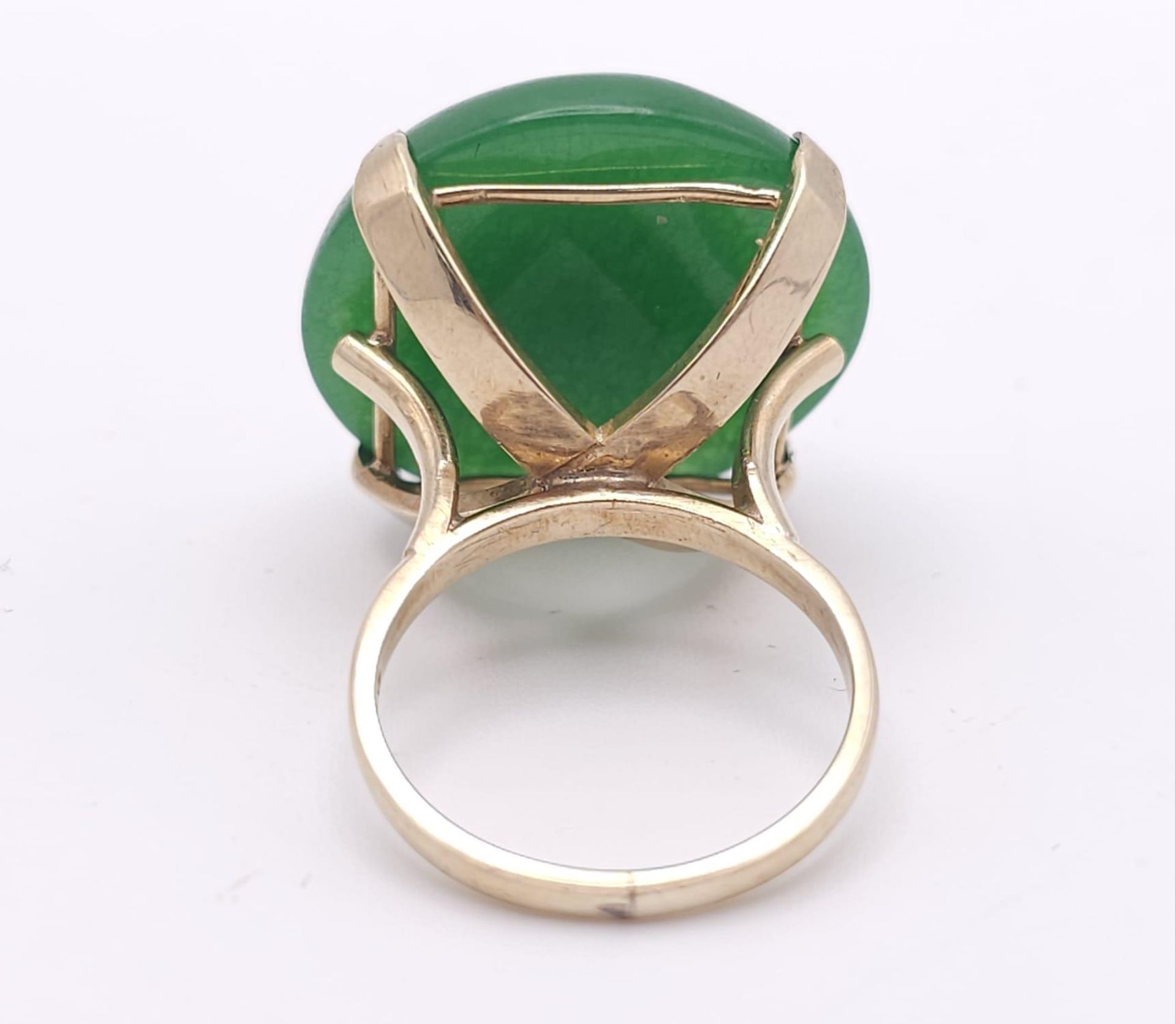 A Vintage 9K Yellow Gold Large Jade Cabochon Ring. Size M. 10.6g - Bild 5 aus 9