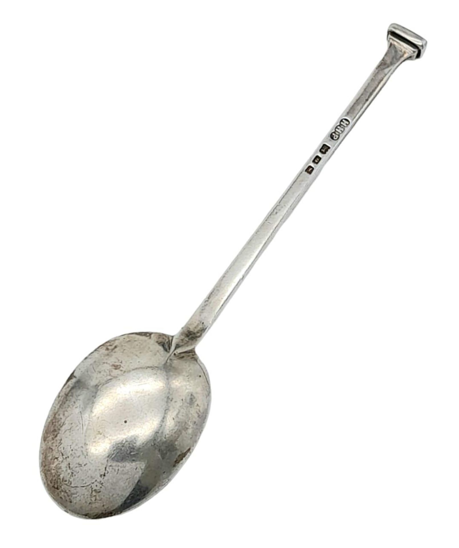An antique sterling silver commemorative spoon with full London hallmarks, 1921. Total weight 12.8G. - Image 5 of 6