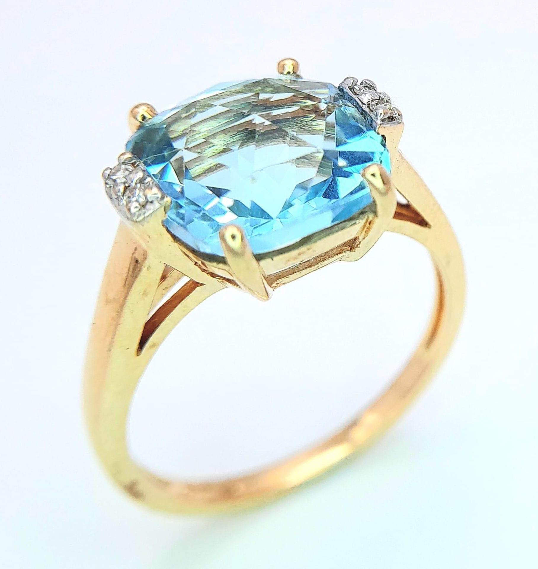 A very attractive 14 K yellow gold ring with a large, cushion cut aquamarine and a pair of - Image 8 of 14