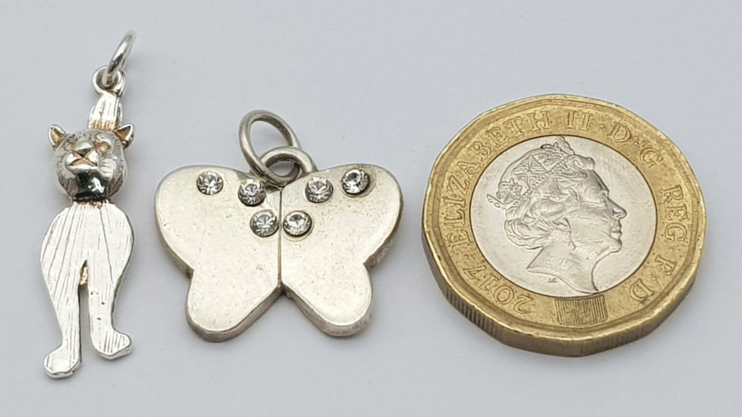 STERLING SILVER CAT AND BUTTERFLY CHARMS / PENDANTS, WEIGHT 6.9G - Image 6 of 6