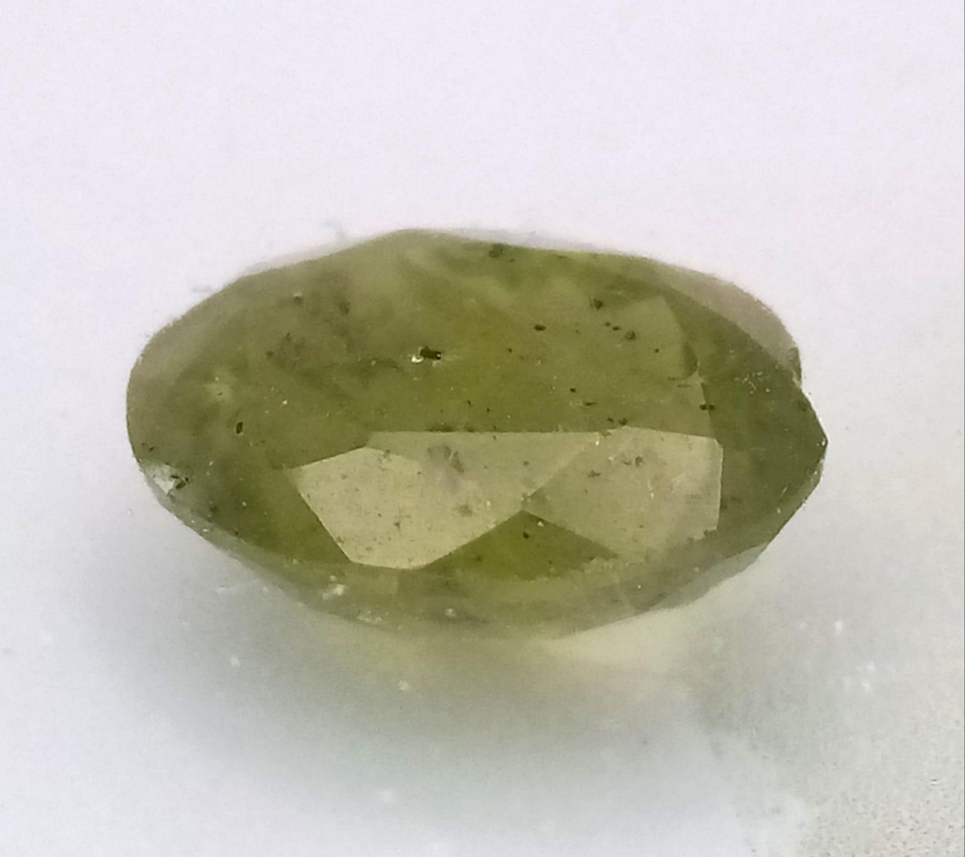 A 2.41ct Pakistan Peridot Gemstone - With a GFCO certificate. Comes in a sealed package. - Bild 2 aus 3