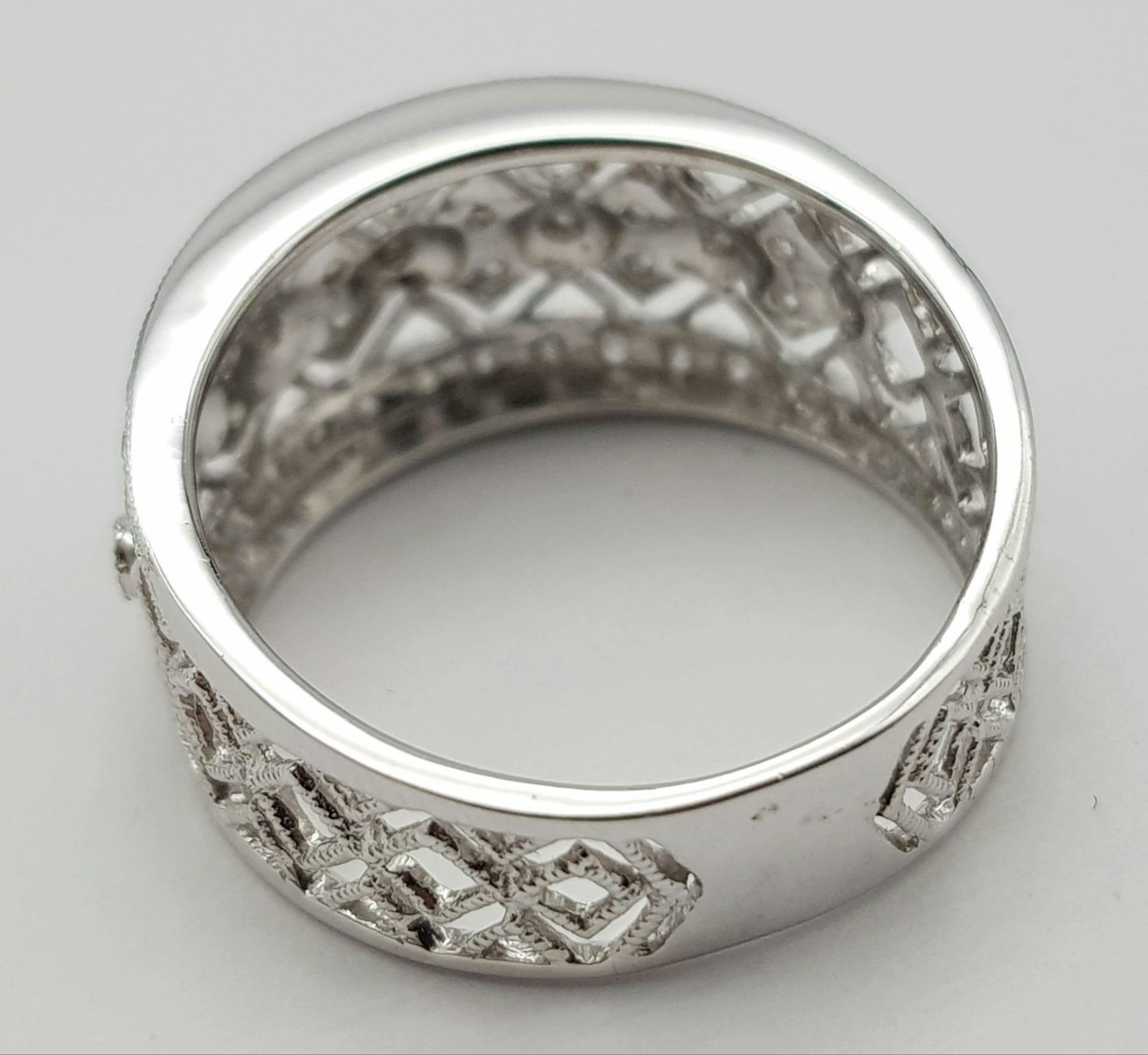 A 9K WHITE GOLD DIAMOND SET, WIDE OPEN-WORK DESIGN BAND RING. 3.3G. SIZE P. - Image 4 of 5