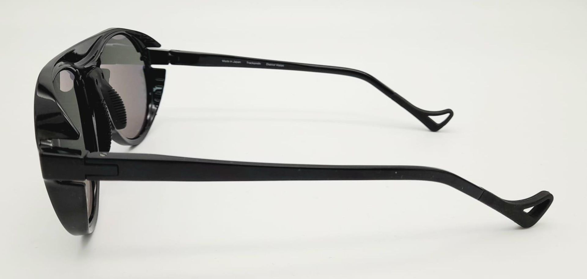 A PAIR OF QUALITY "KAZU"JAPANESE SUNGLASSES. - Bild 6 aus 16