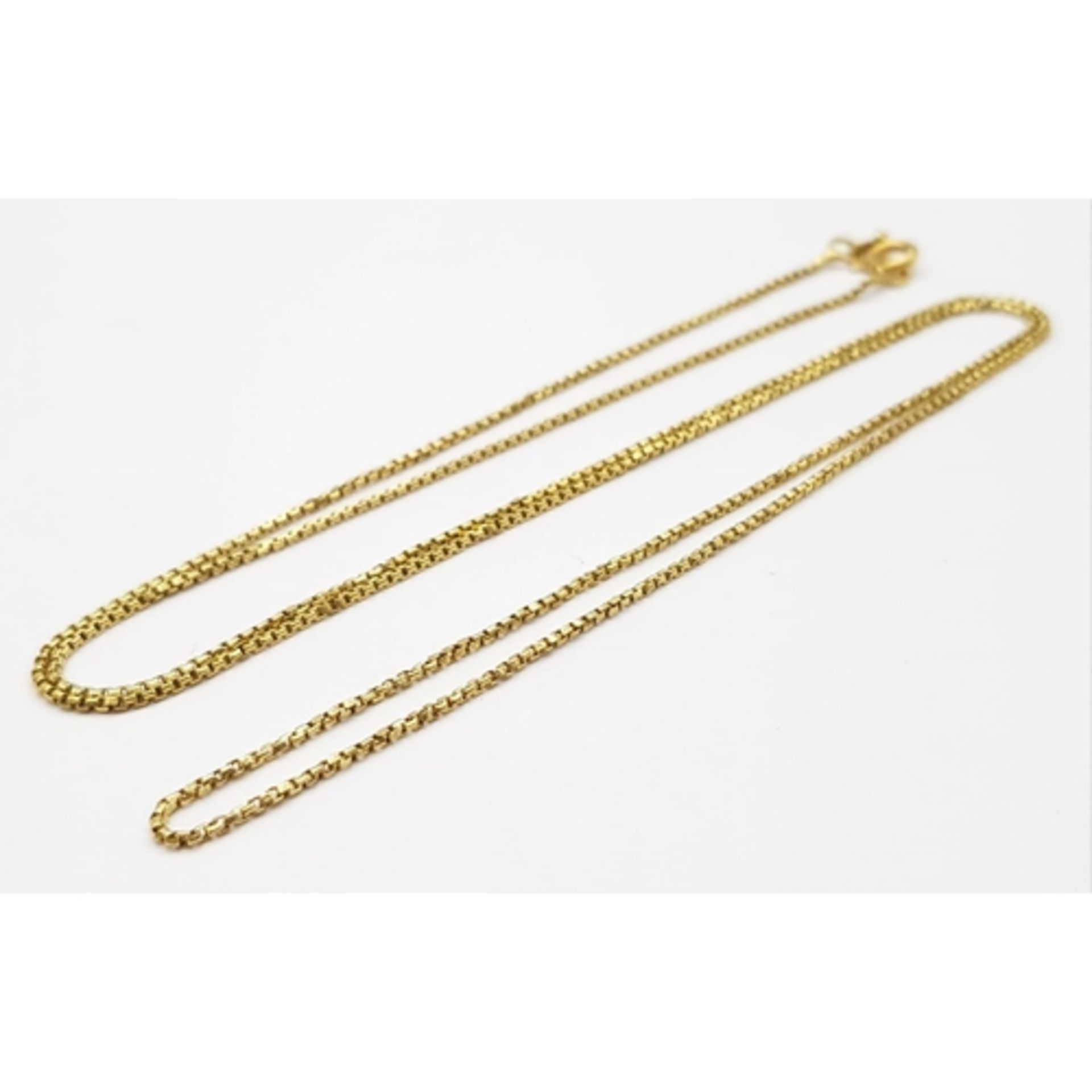 An 18K Yellow Gold Petite Square Link Necklace. 62cm. 5g - Bild 4 aus 5