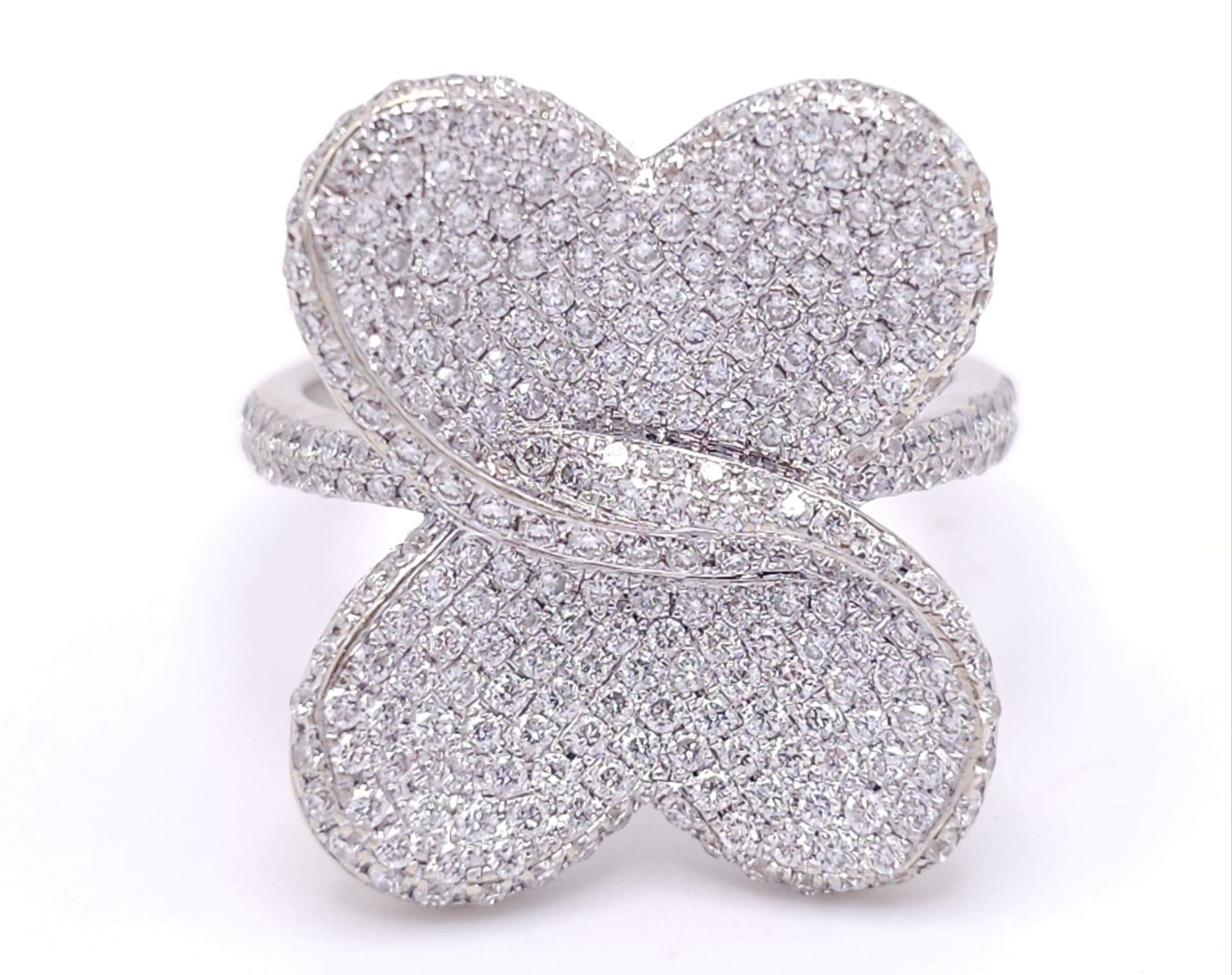 A show stopping 18 K white gold ring with a large pave diamond butterfly top, size: P, weight: 8 g - Image 4 of 12