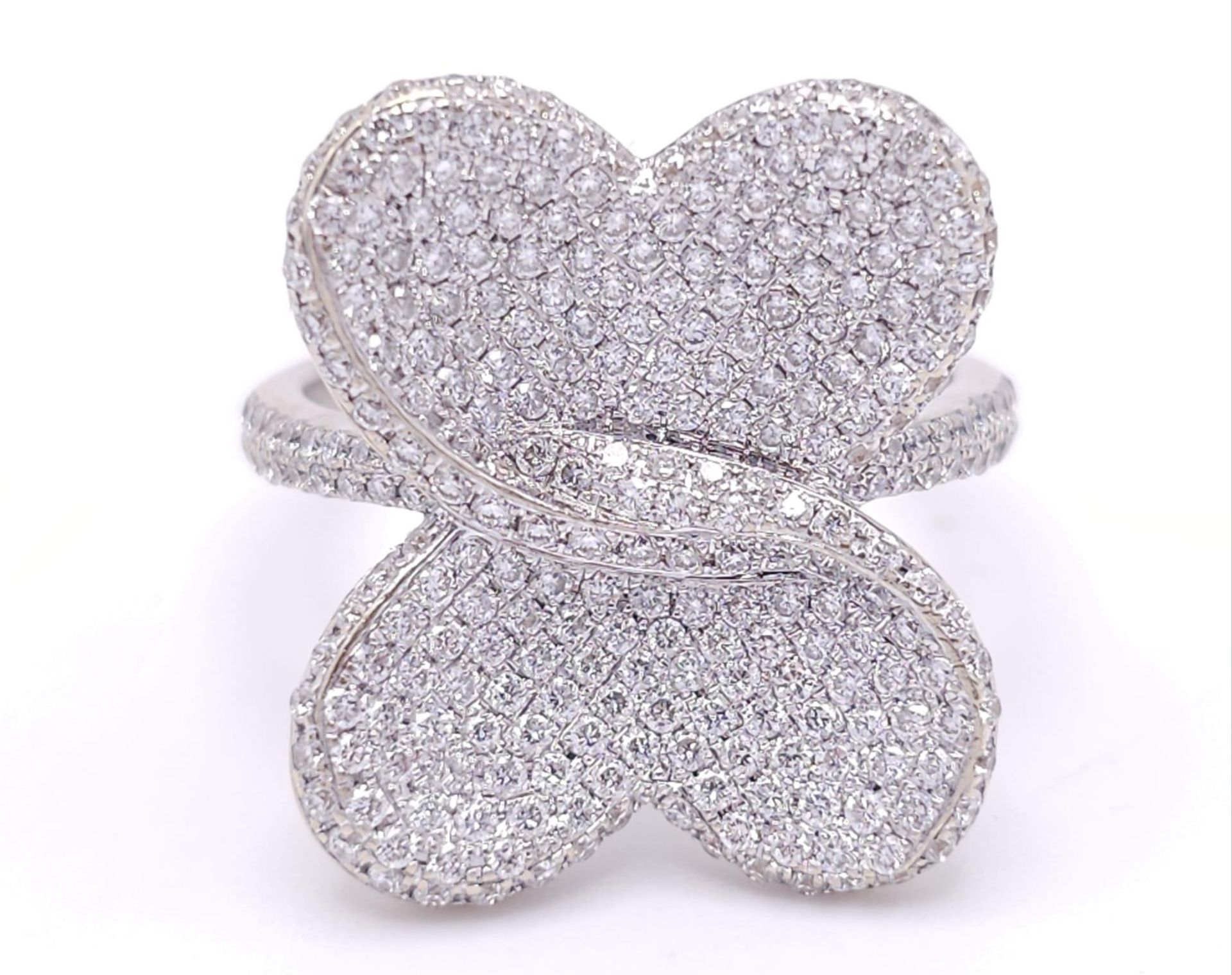 A show stopping 18 K white gold ring with a large pave diamond butterfly top, size: P, weight: 8 g - Bild 4 aus 12