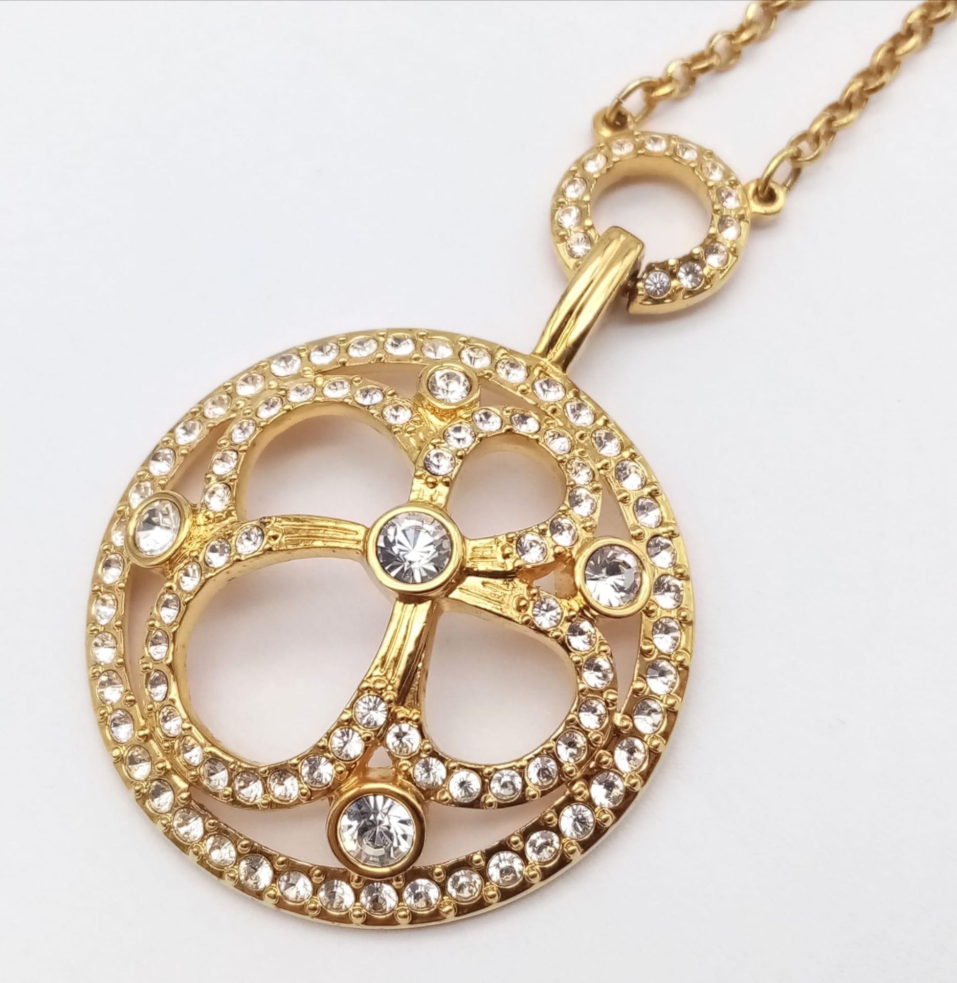 A Swarovski Gilded Necklace and Pendant with White Stone Decoration. - Image 5 of 8