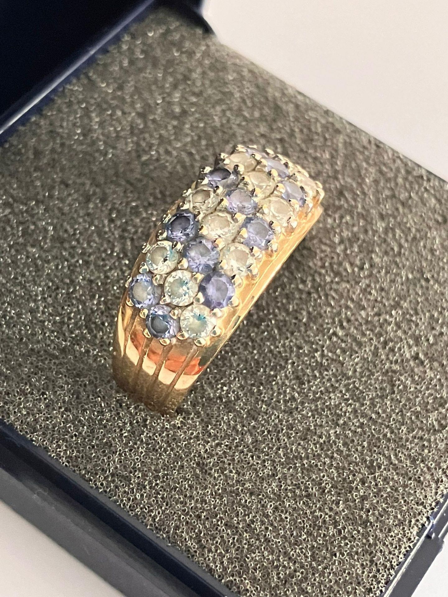 Stunning 9 carat YELLOW GOLD CLUSTER RING Absolutely encrusted with clear white and blue