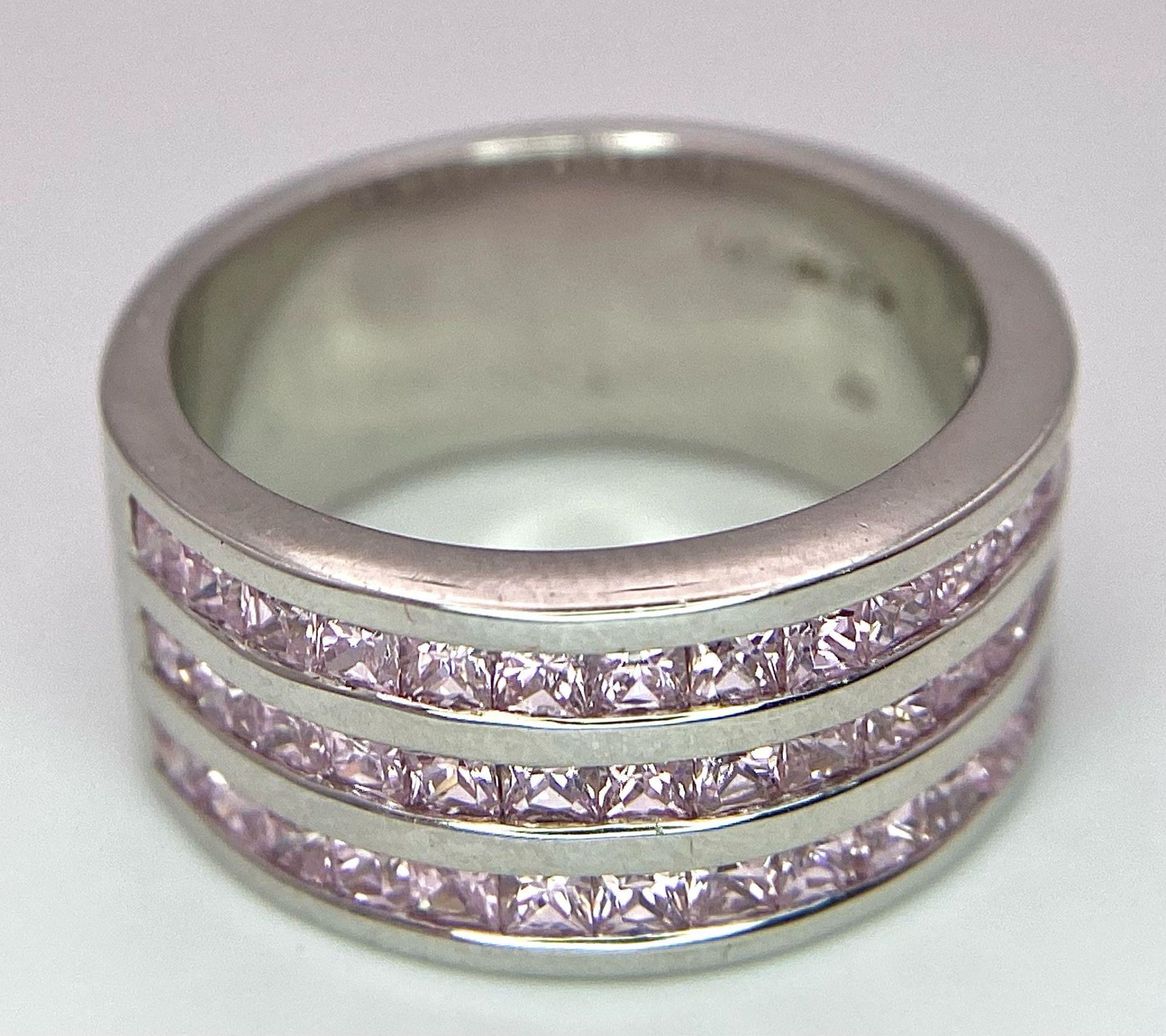 A Sterling Silver Pink Stone Set 3 Row Ring. Size Q, 9.5g total weight. Ref: 8325 - Bild 7 aus 11