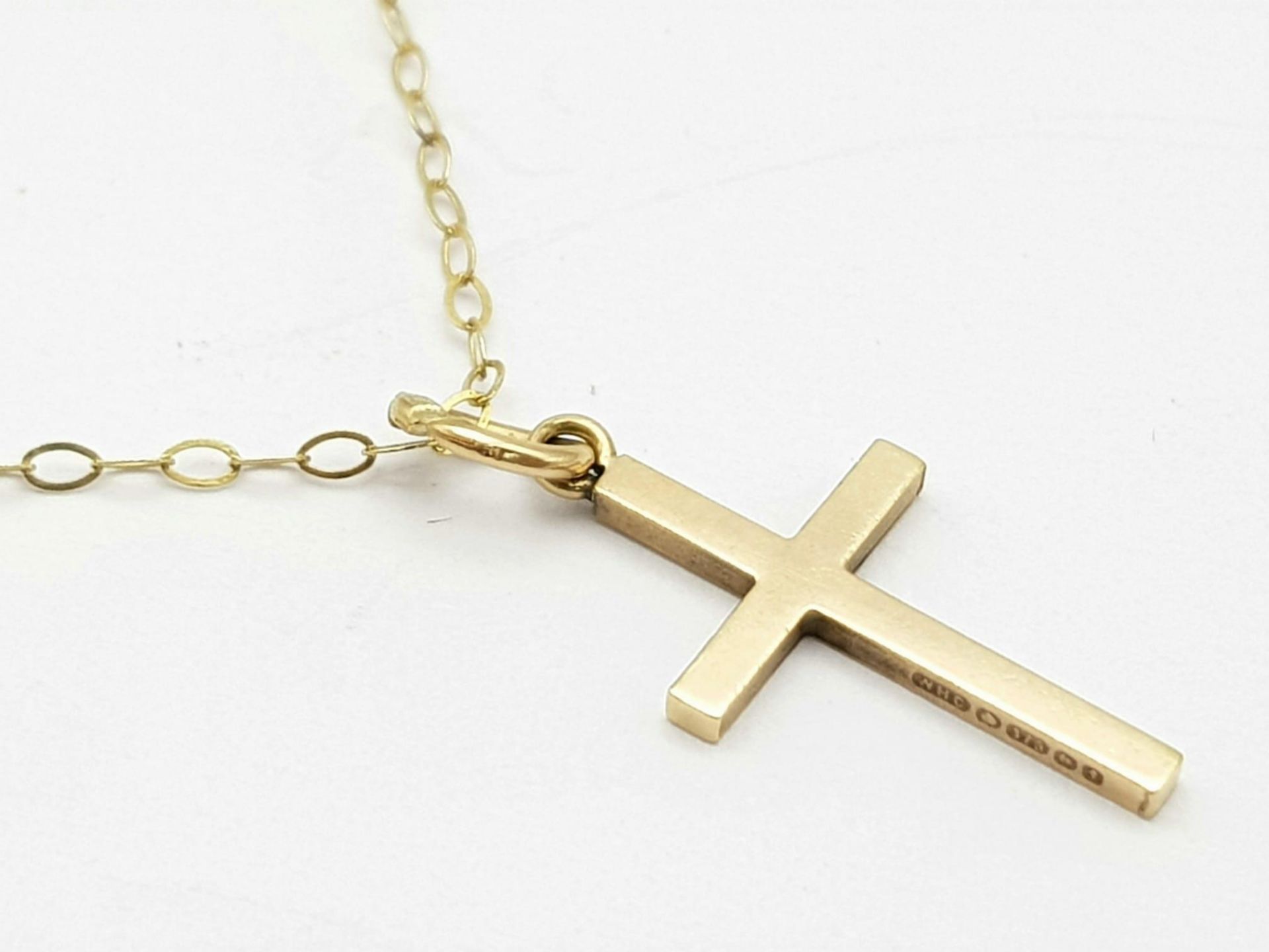 9k yellow gold cross pendant on 16" belcher chain, total weight 0.9g - Image 2 of 5