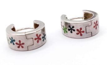 A stylish pair of 925 silver flower enamel clip-on earrings. Total weight 6.8G.