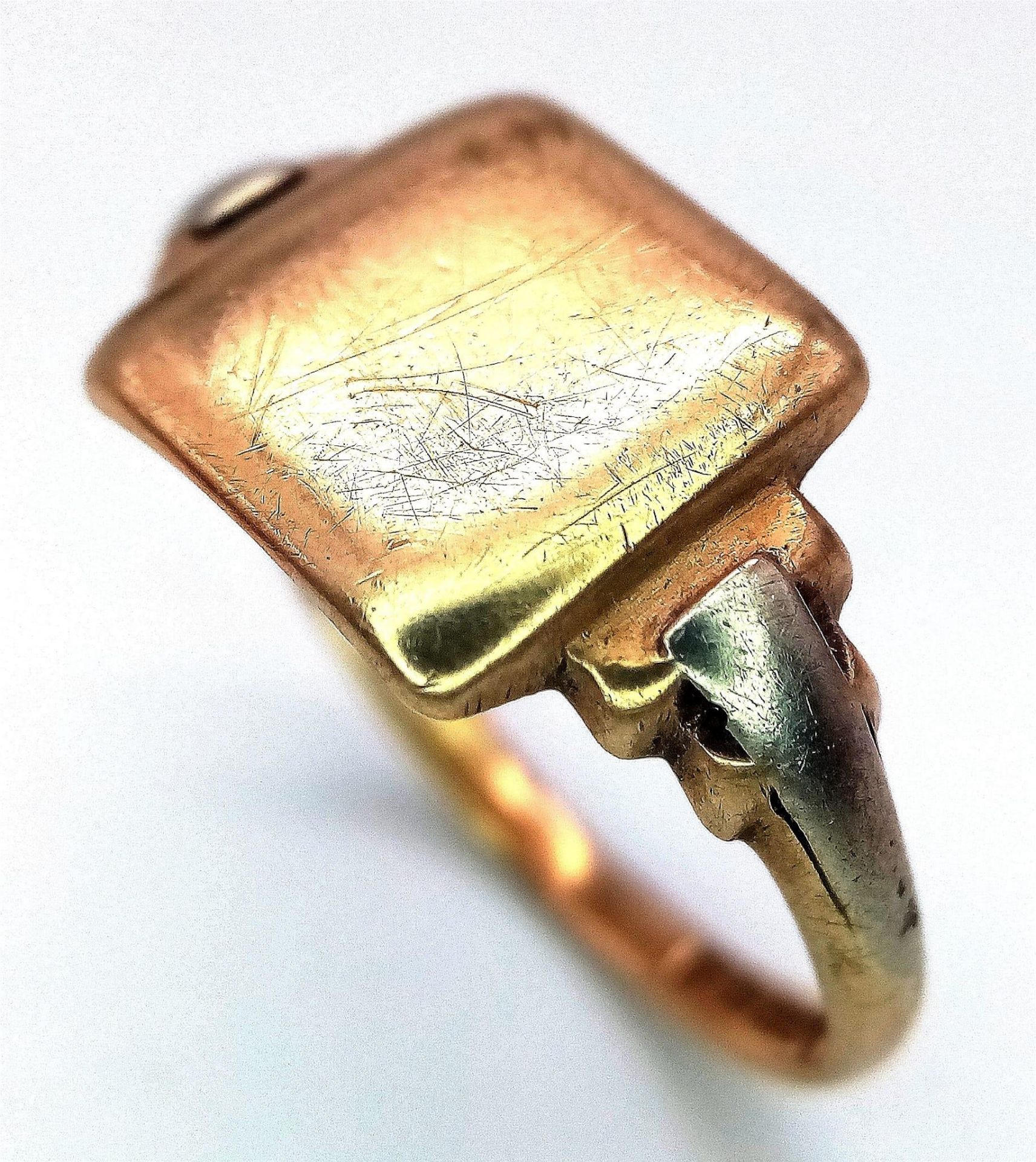 A Vintage 9K Yellow Gold Signet Ring. Size S. 3.7g weight. - Bild 3 aus 6