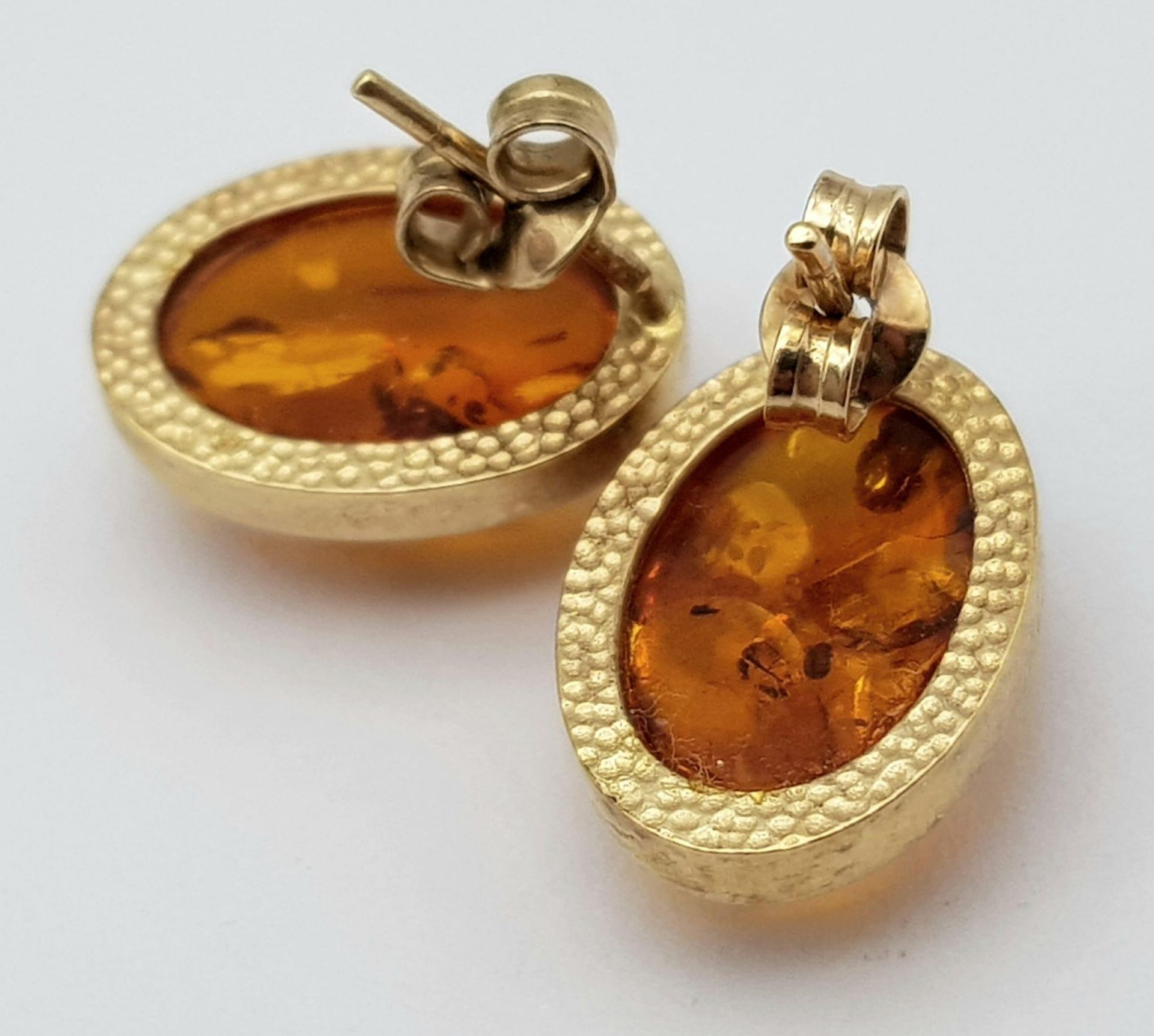 A Pair of 9K Yellow Gold Amber Cabochon Earrings. 2.75g total weight. Ref: 016675 - Image 4 of 5