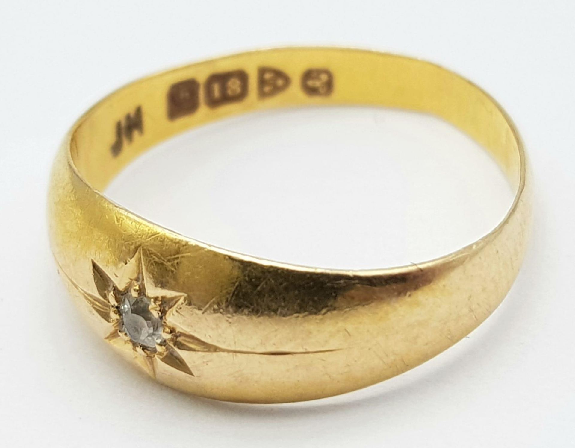 AN ANTIQUE 18K YELLOW GOLD DIAMOND RING. 3G .SIZE M HALLMARKED CHESTER 1901. - Image 3 of 5