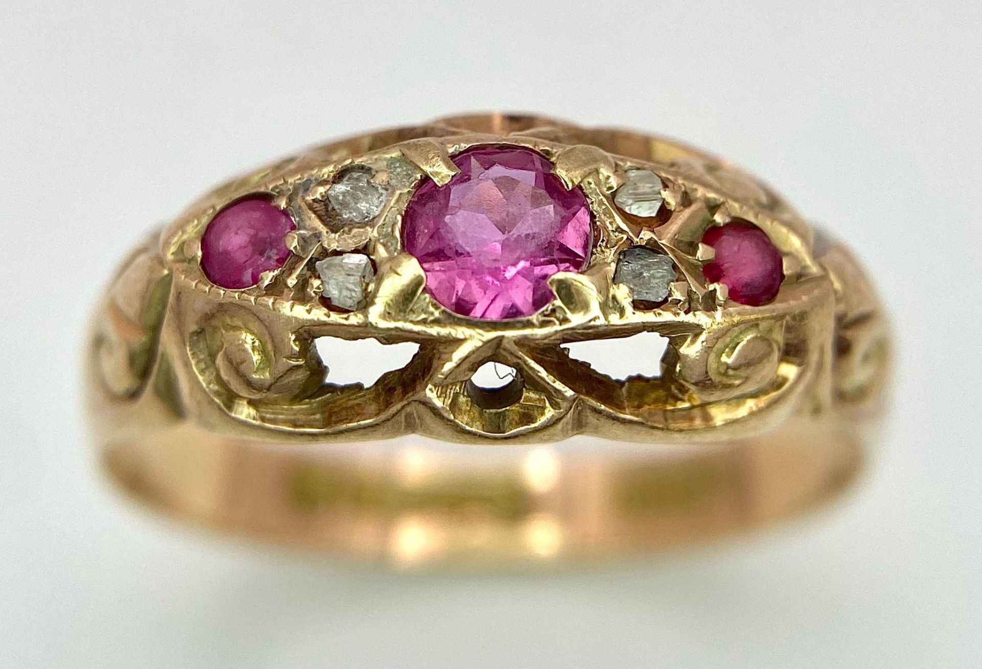 A 9K YELLOW GOLD KING GEORGE II ANTIQUE DIAMOND & RED STONE RING ( BELIEVED TO BE RUBY ). RING 1.8G. - Image 2 of 6