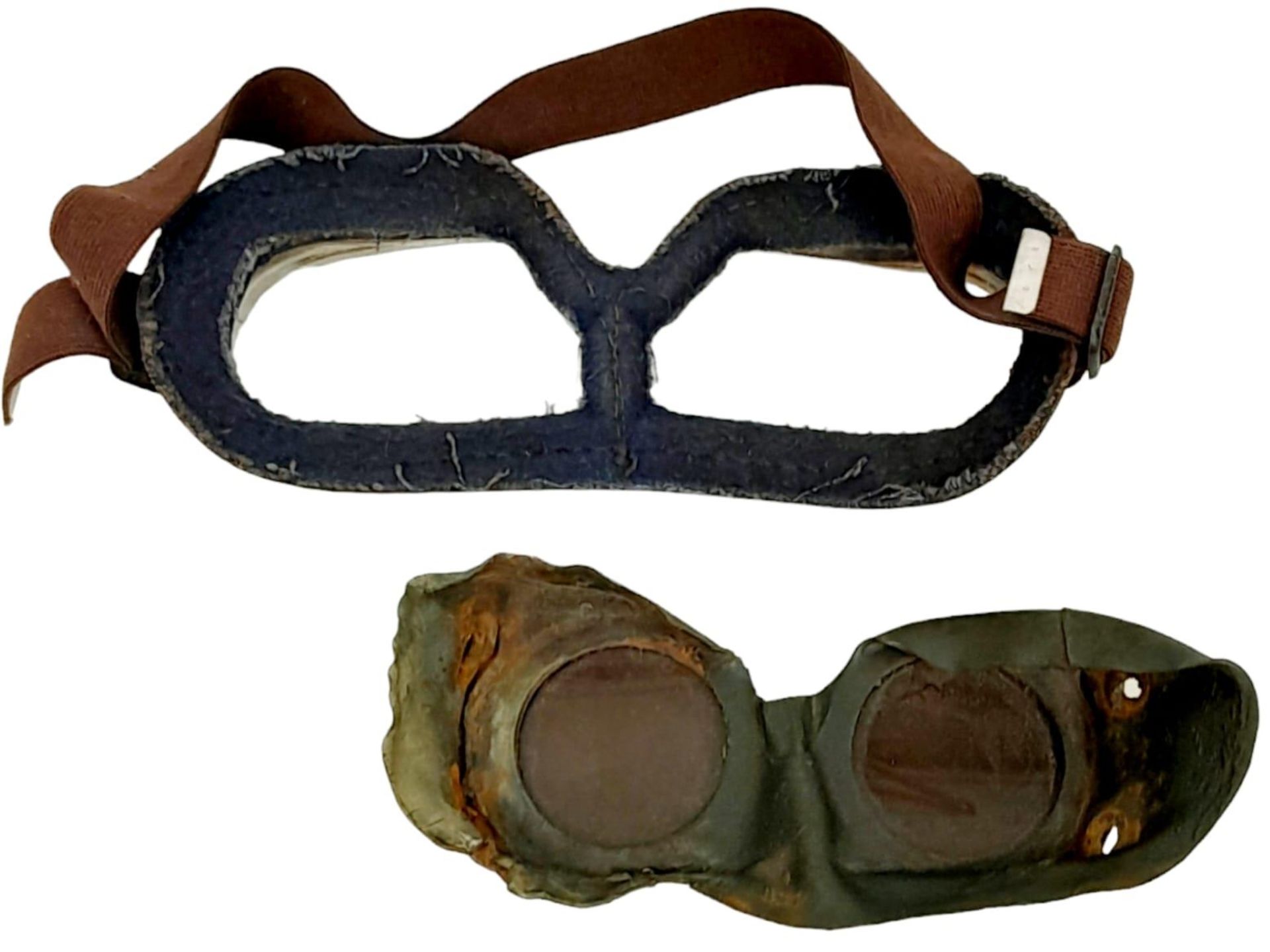 Two Pairs of Vintage Pilots/Tank Goggles. One Pair being molded and tinted presumably for night - Bild 4 aus 6