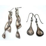 2X stylist pairs of vintage silver earrings. Total weight 6.6G. Please see photos for details.