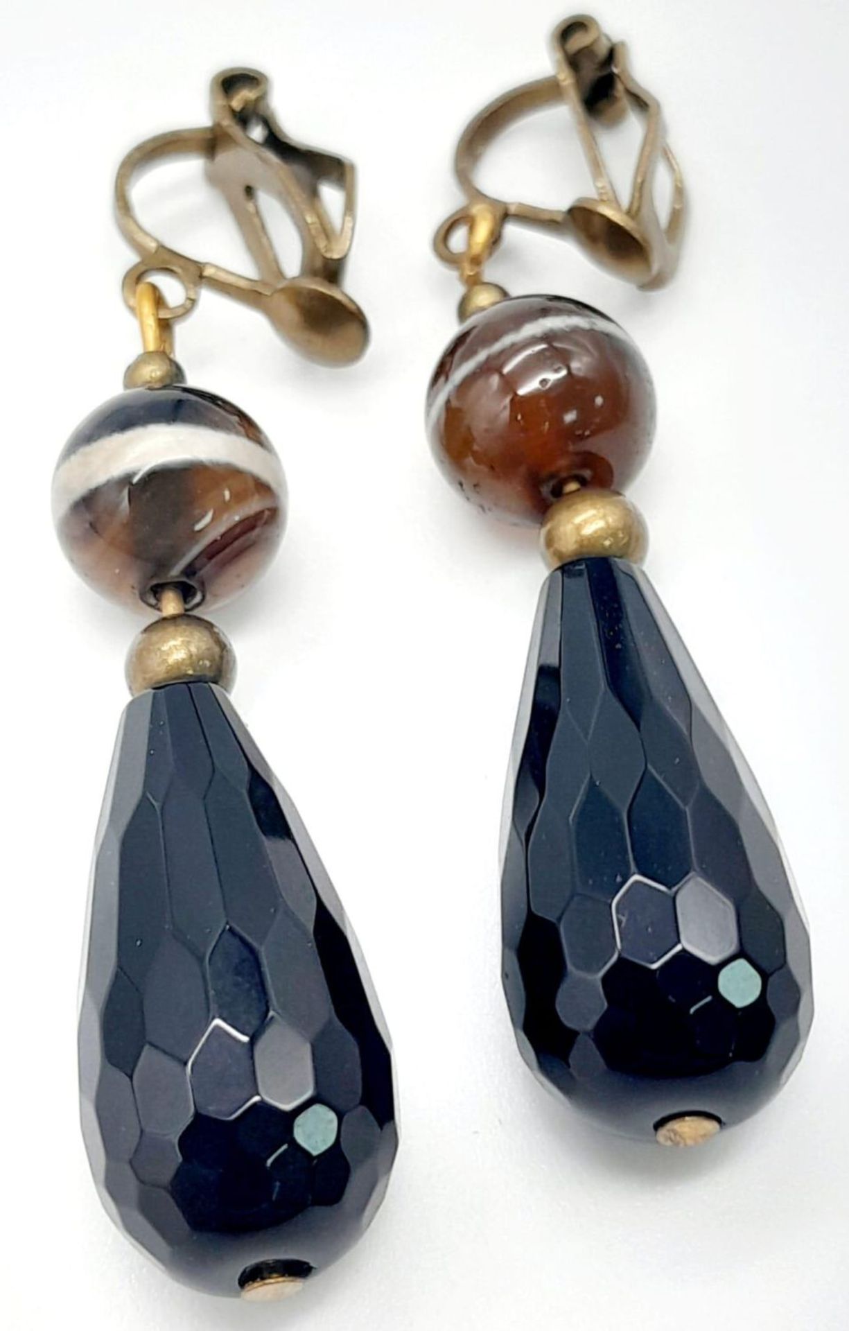 A Pair of Banded Agate and Jet Drop Earrings. 4cm drop. - Image 2 of 5