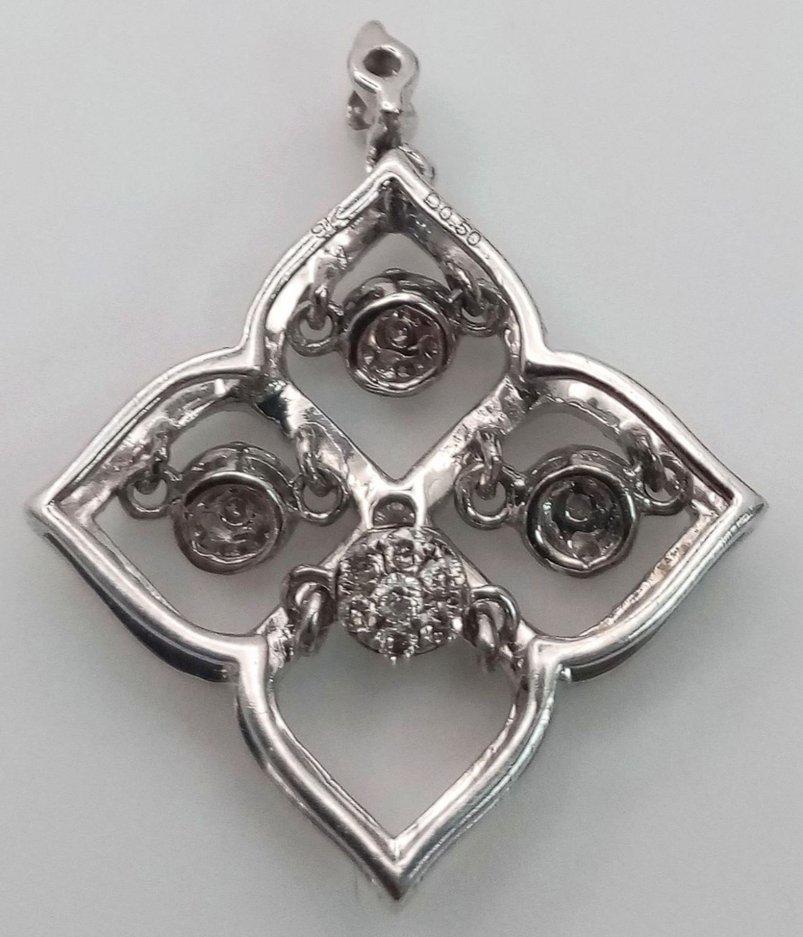 A 9 K white gold four sector pendant with diamonds and moving diamonds in each sector. Dimensions: - Image 5 of 6