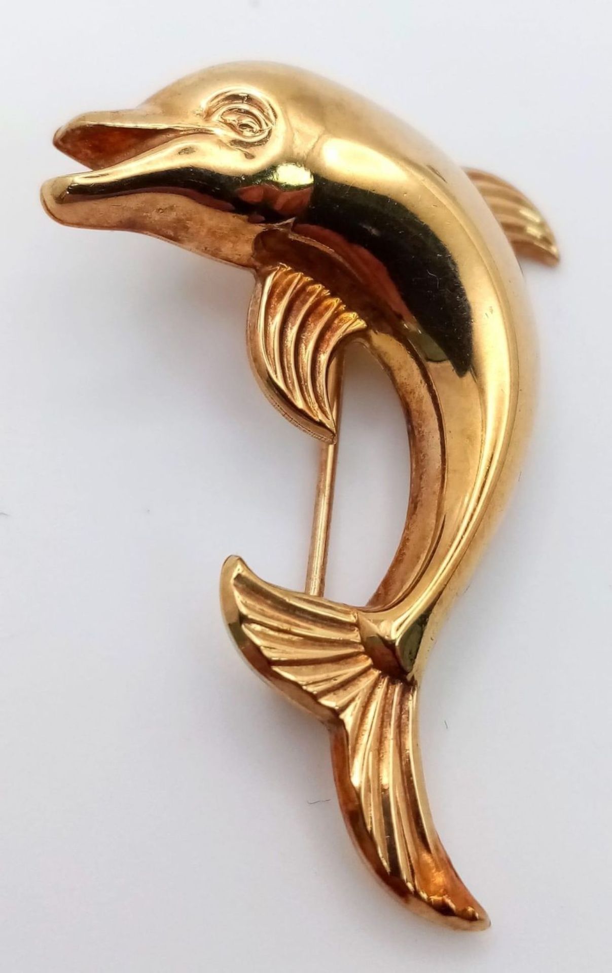 A VINTAGE 9K YELLOW GOLD DOLPHIN BROOCH, WEIGHT 2.3G - Image 3 of 4
