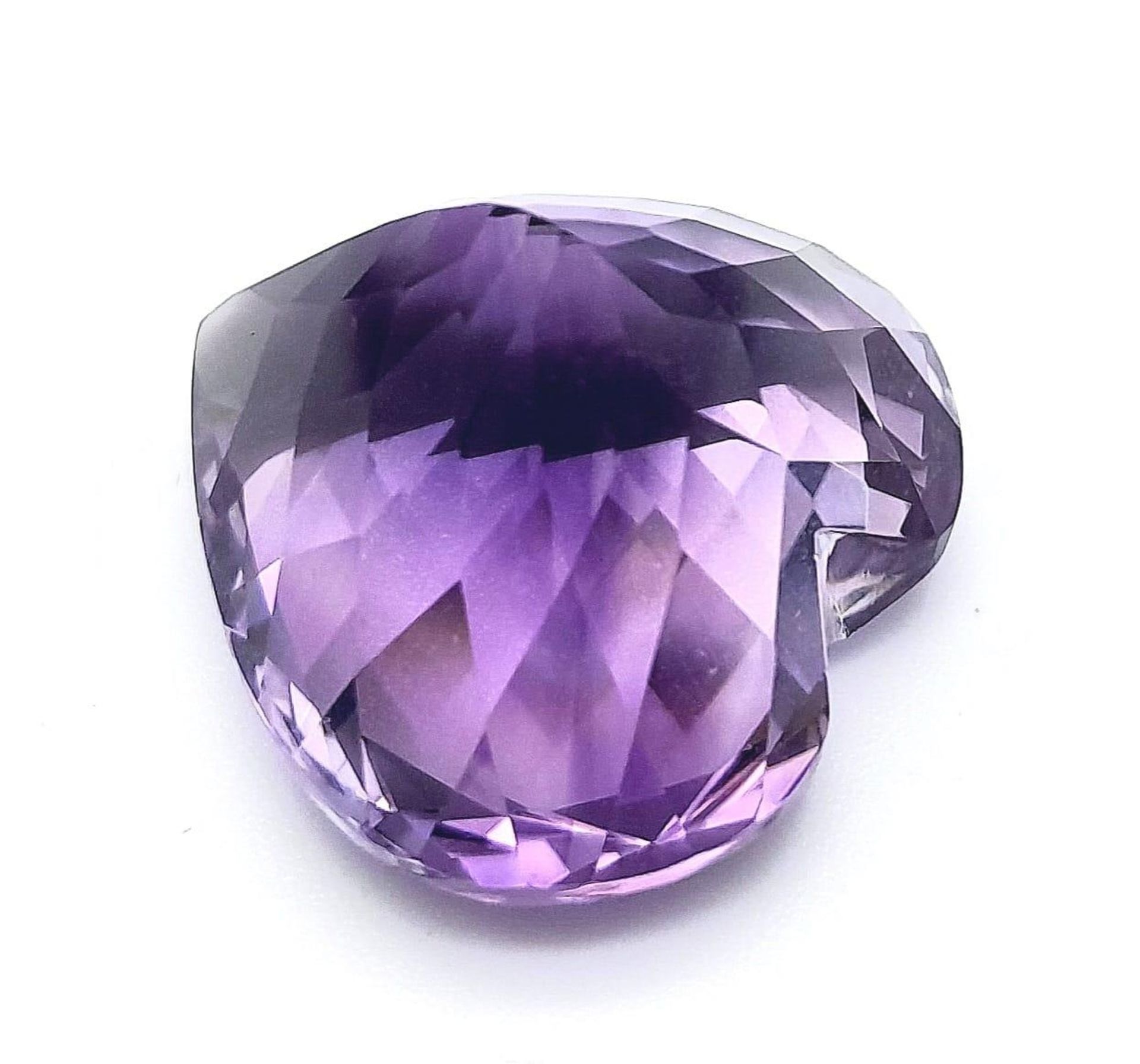 A large (30.96 carats), heart shaped mix cut, amethyst, dimensions: 20.64 x 21.31 x 14.83 mm, good - Image 3 of 4