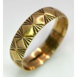 A Vintage 9K Yellow Gold Band Ring with Geometric Pattern Decoration. 6mm width. Size R. 2.1g