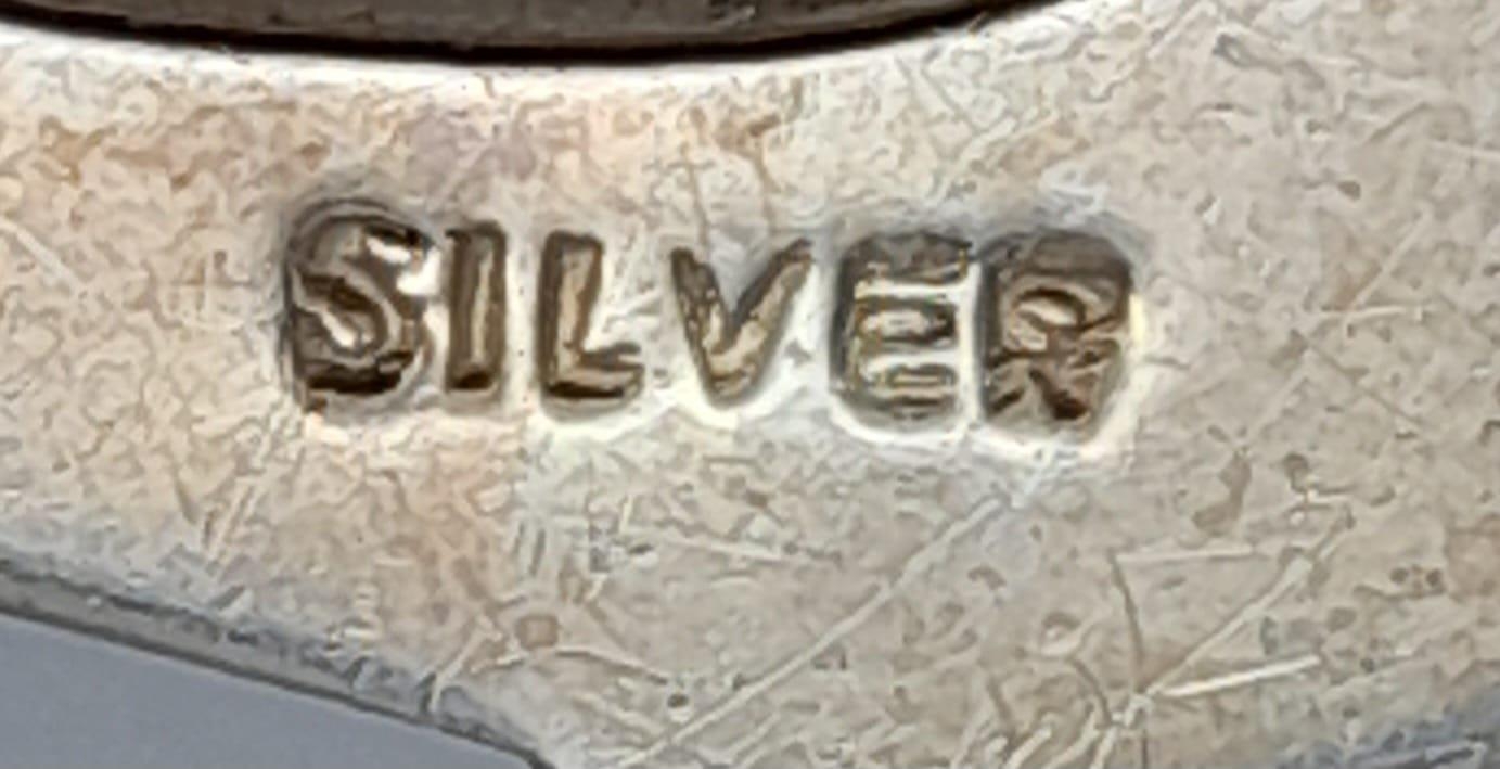 A Vintage Sterling Silver Stone Set Dolphin Pendant Necklace. 46cm Length. Pendant Measures 3.7cm - Image 8 of 10