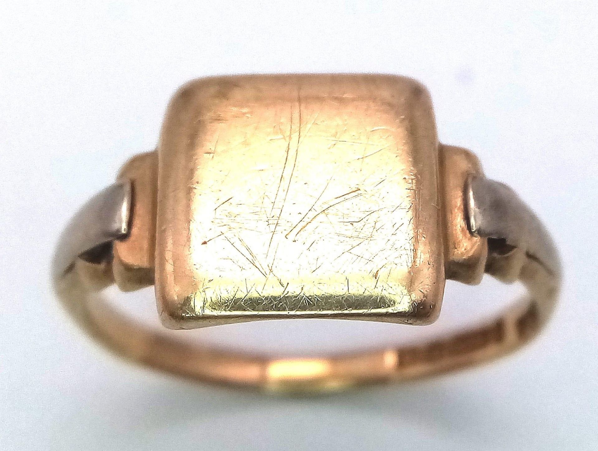 A Vintage 9K Yellow Gold Signet Ring. Size S. 3.7g weight. - Bild 2 aus 6