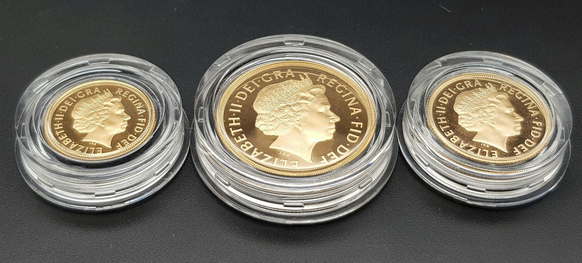 A Royal Mint 2002 Three Sovereign 22K Gold Proof Coin Set. This set features a double sovereign, - Image 3 of 7