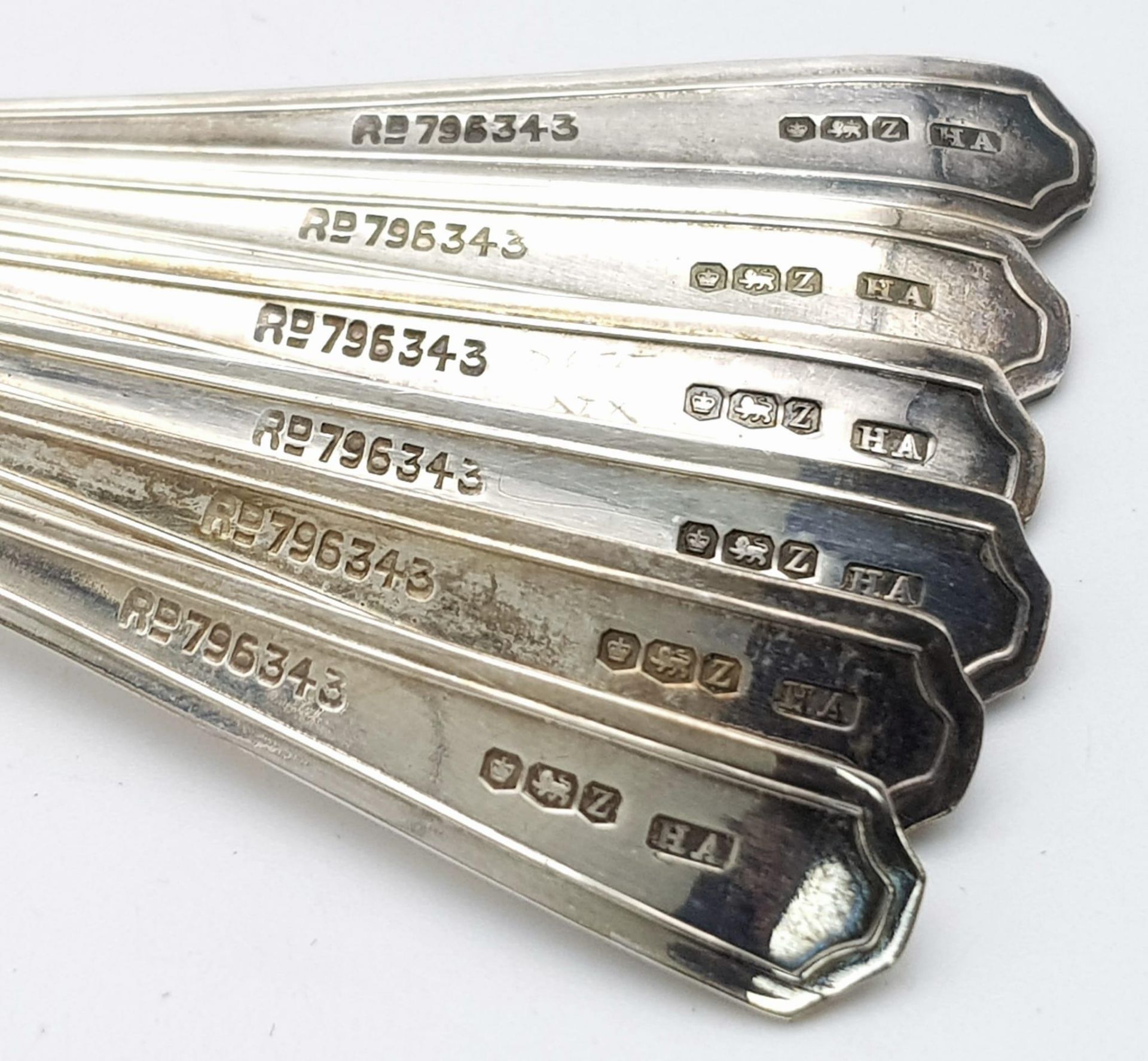 A collection of 6 vintage sterling silver teaspoons. Full Sheffield hallmarks, 1942. Total weight - Bild 8 aus 11